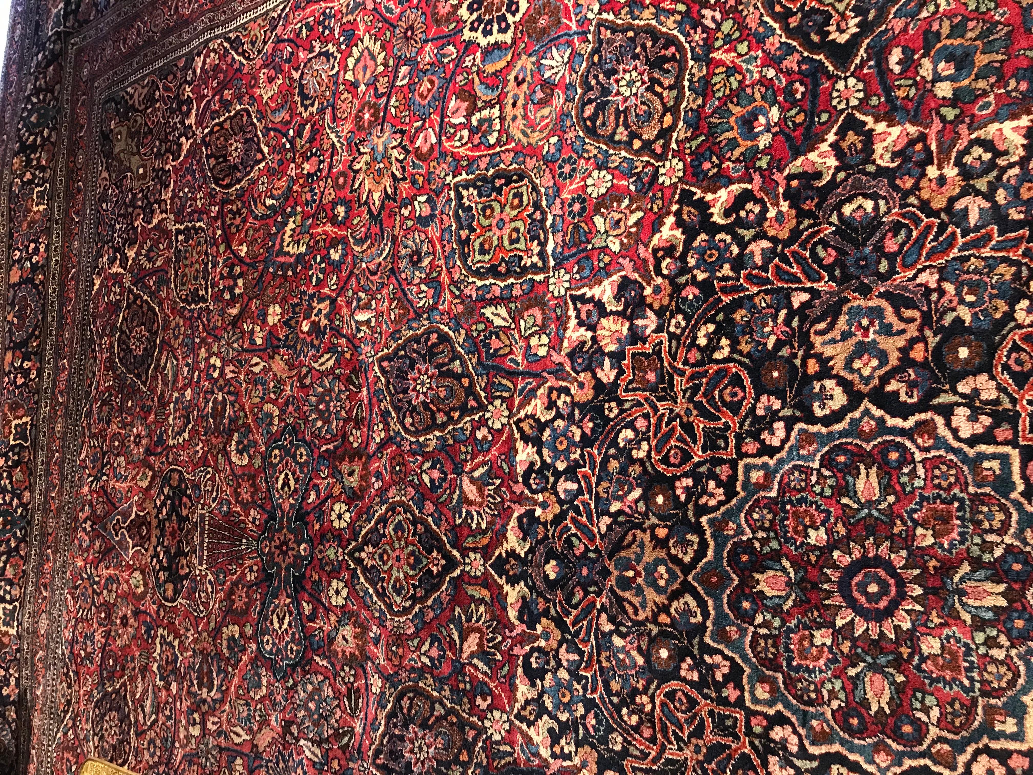 Rare tapis ancien de taille palais à motif ardabil noué à la main en pure laine d'agneau en vente 2