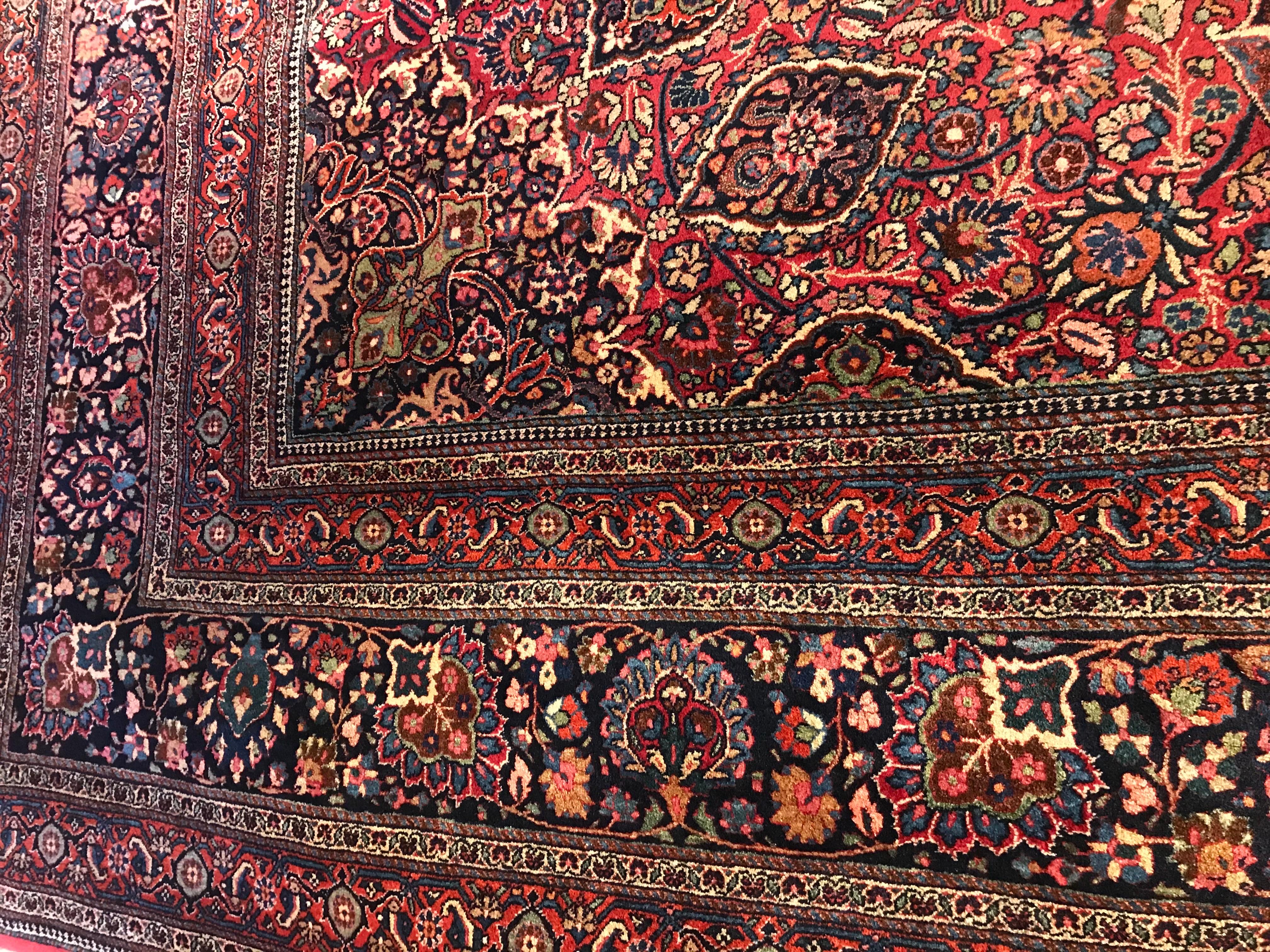 Rare tapis ancien de taille palais à motif ardabil noué à la main en pure laine d'agneau en vente 4