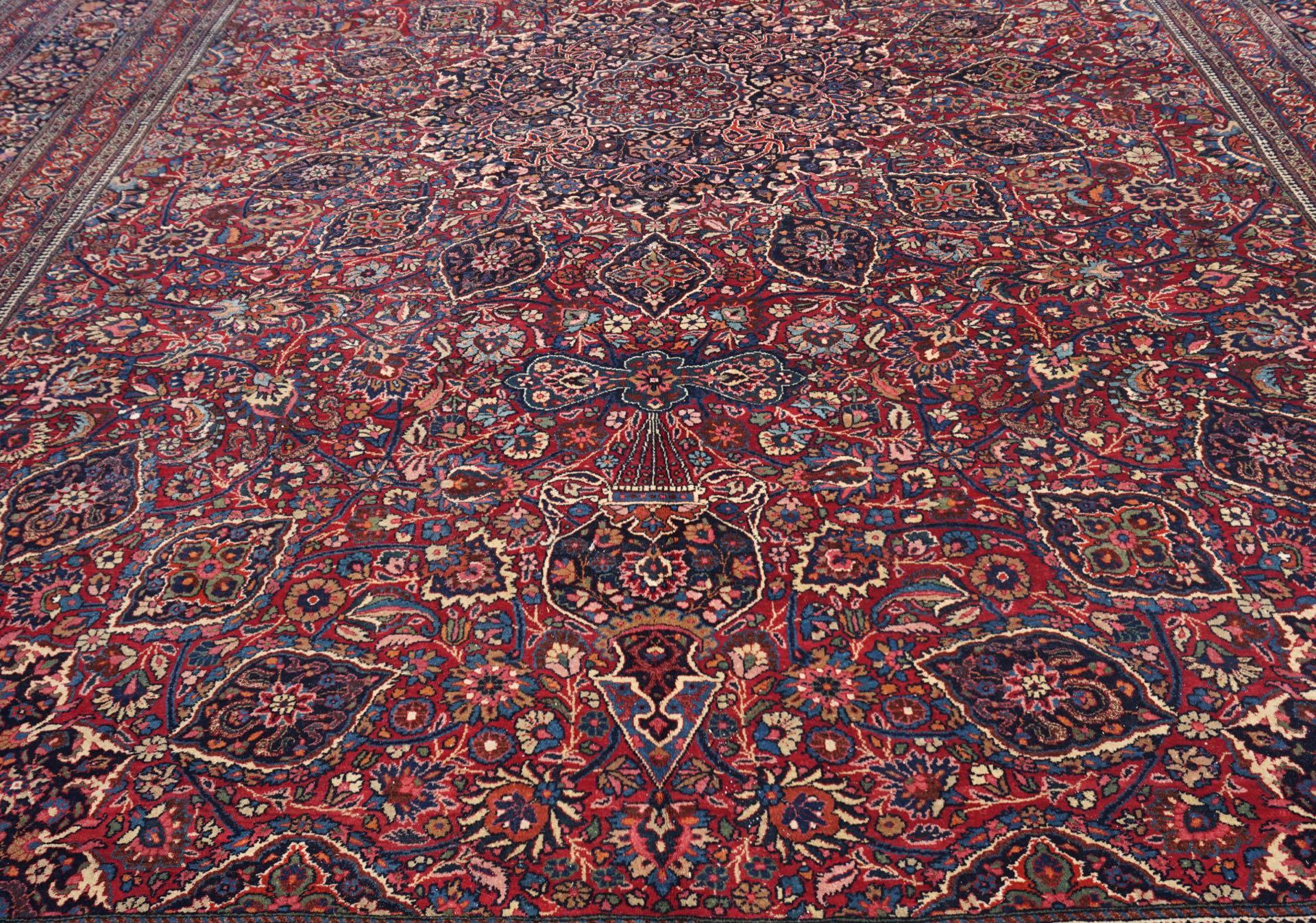 Rare tapis ancien de taille palais à motif ardabil noué à la main en pure laine d'agneau en vente 7