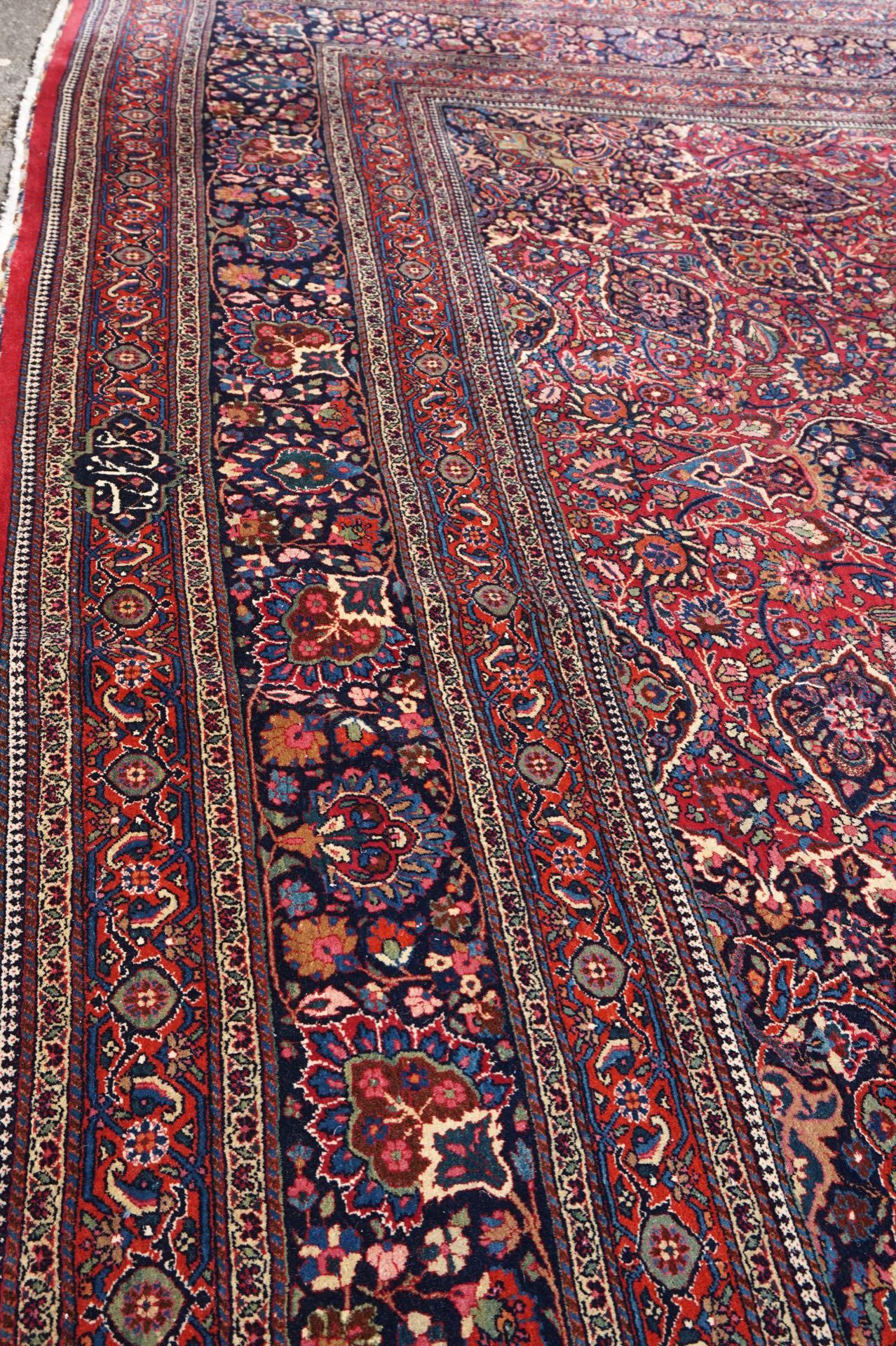 Rare tapis ancien de taille palais à motif ardabil noué à la main en pure laine d'agneau en vente 9