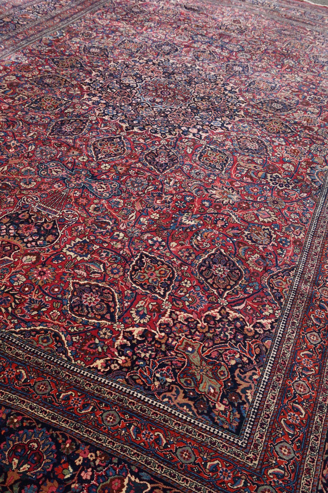 Rare tapis ancien de taille palais à motif ardabil noué à la main en pure laine d'agneau en vente 10