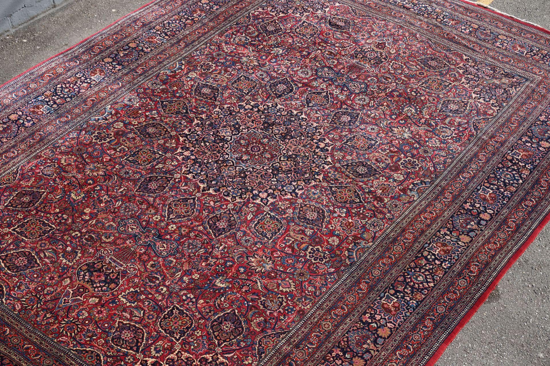 Rare tapis ancien de taille palais à motif ardabil noué à la main en pure laine d'agneau en vente 11