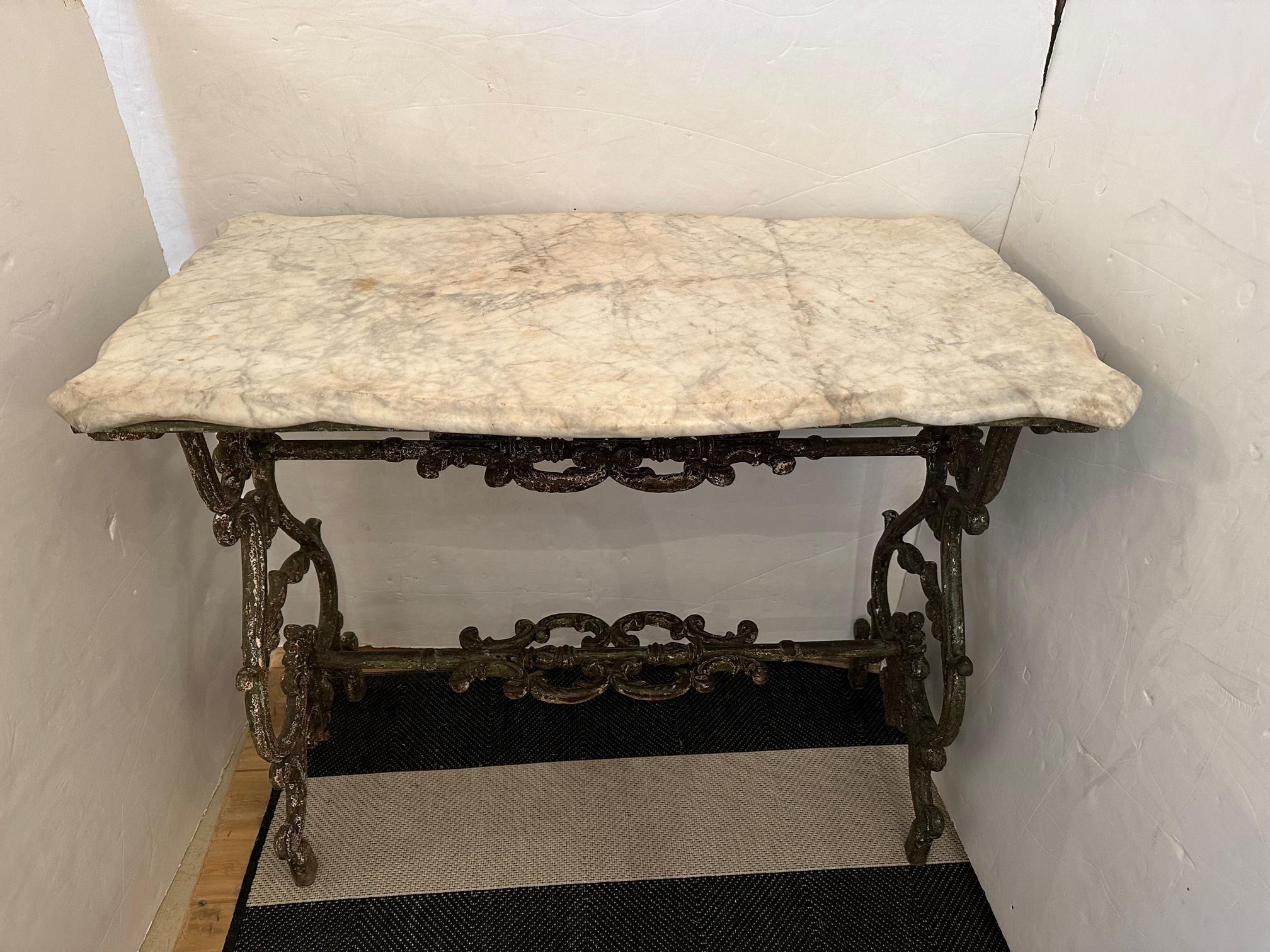 Seltene antike Pariser Flohmarkt-Tischkonsole aus Gusseisen und Marmor mit Patisserie im Angebot 5