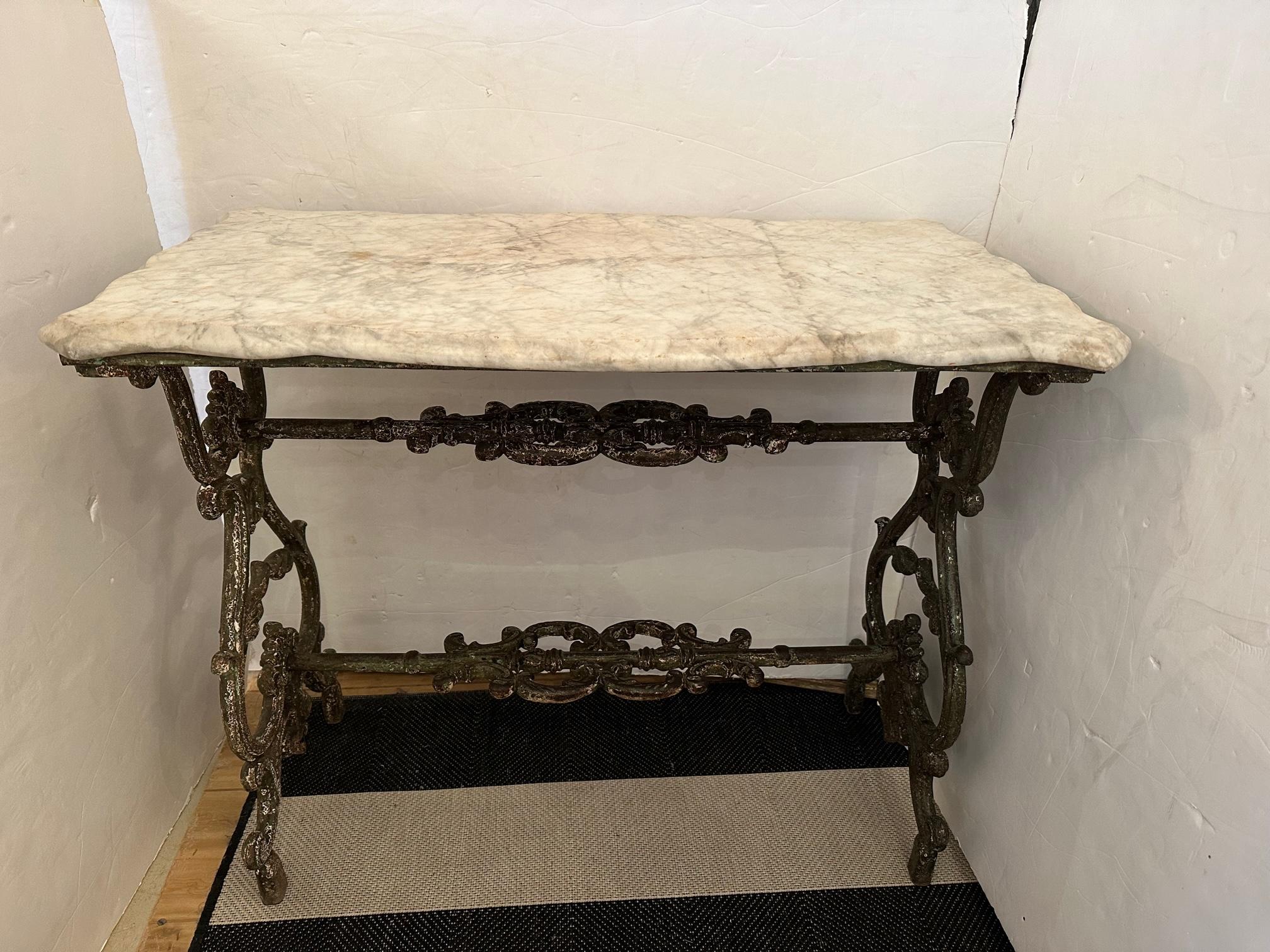 Seltene antike Pariser Flohmarkt-Tischkonsole aus Gusseisen und Marmor mit Patisserie im Angebot 7