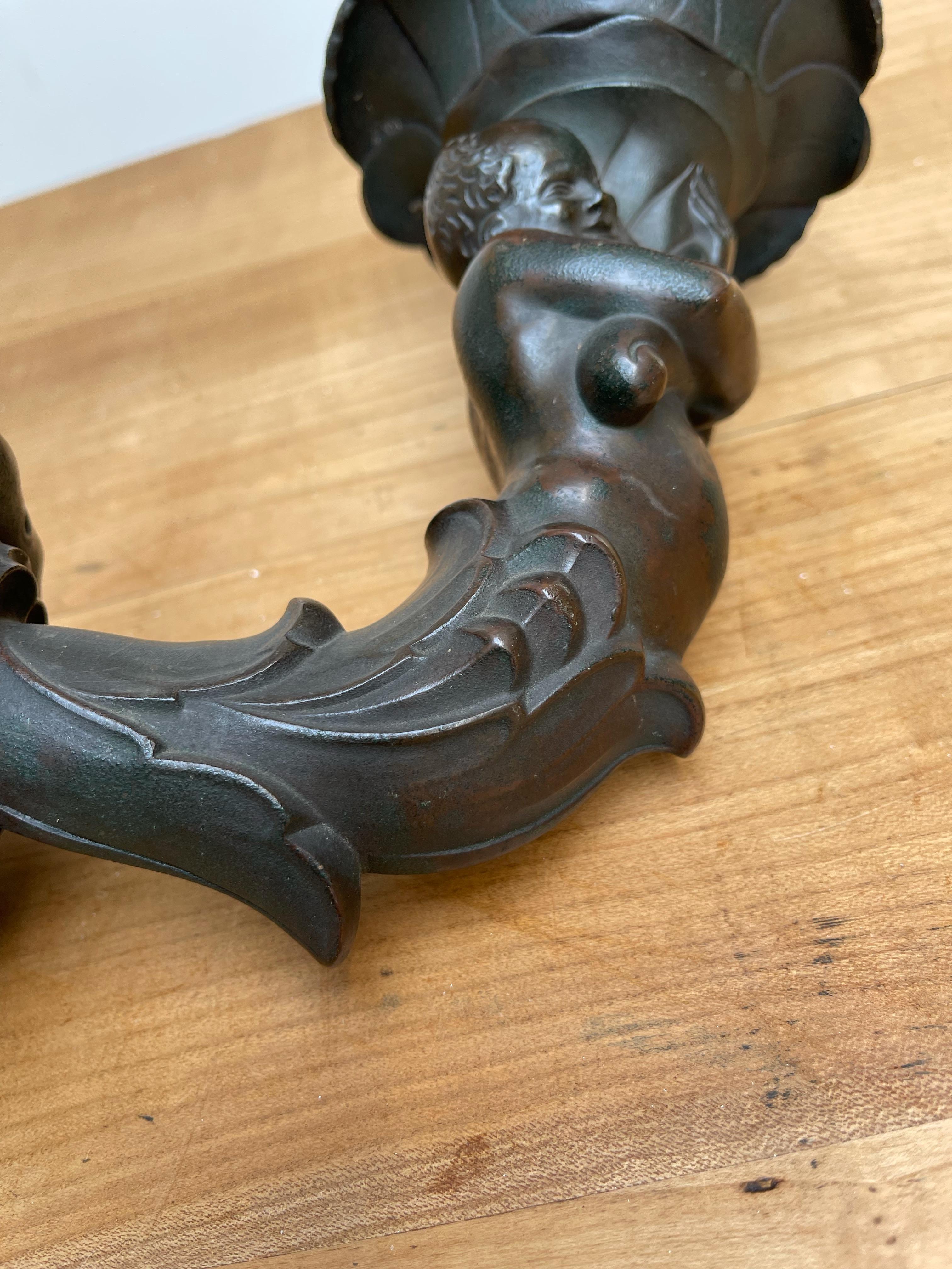 Seltene antike patinierte Bronze männliche Figur, die Fackel hält, Wandleuchter, Leuchte im Angebot 12