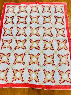 Seltene antike Steppdecke aus Kiefernholz mit Knotenmuster, handgesteppt aus türkisroter Baumwolle, um 1880