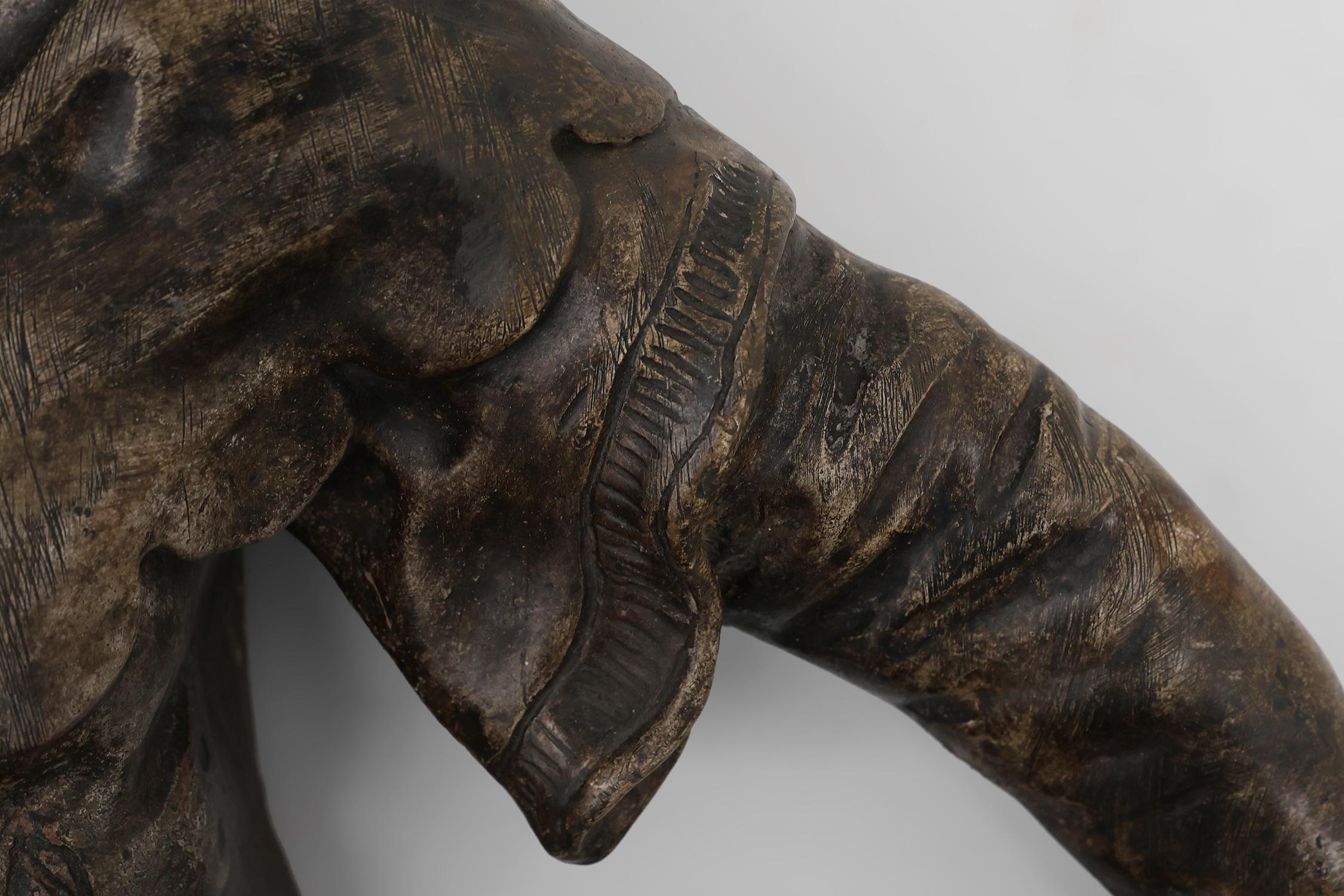 Rare statue ou sculpture ancienne en plâtre d'un bouffon ou d'un farceur, France ca. 1880 en vente 4