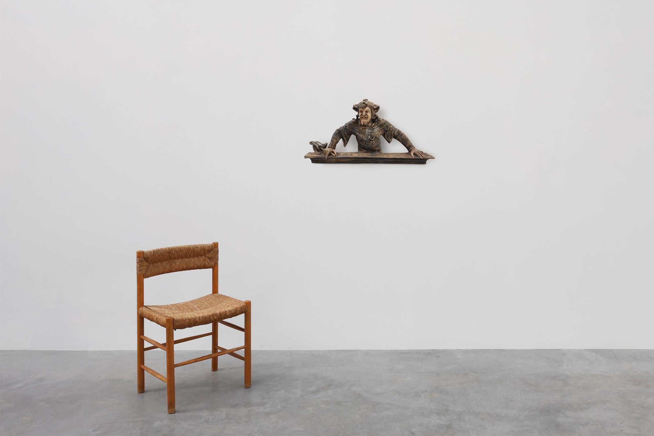 France / 1880 / sculpture murale / plâtre / Antique / Rustique

Rare statue ou sculpture ancienne en plâtre représentant un bouffon rieur ou un farceur debout derrière un bar. Cette statue très détaillée était destinée à être accrochée au-dessus de