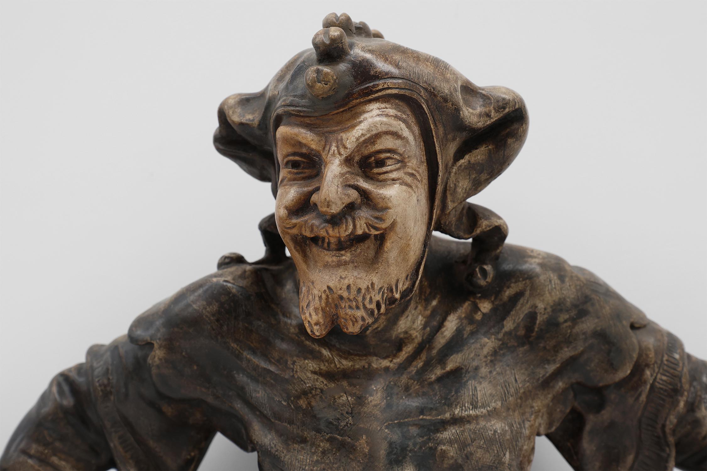 Français Rare statue ou sculpture ancienne en plâtre d'un bouffon ou d'un farceur, France ca. 1880 en vente