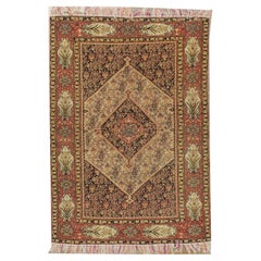 Rare Senneh persan ancien rouge sur fond de soie 4'1 x 6'7