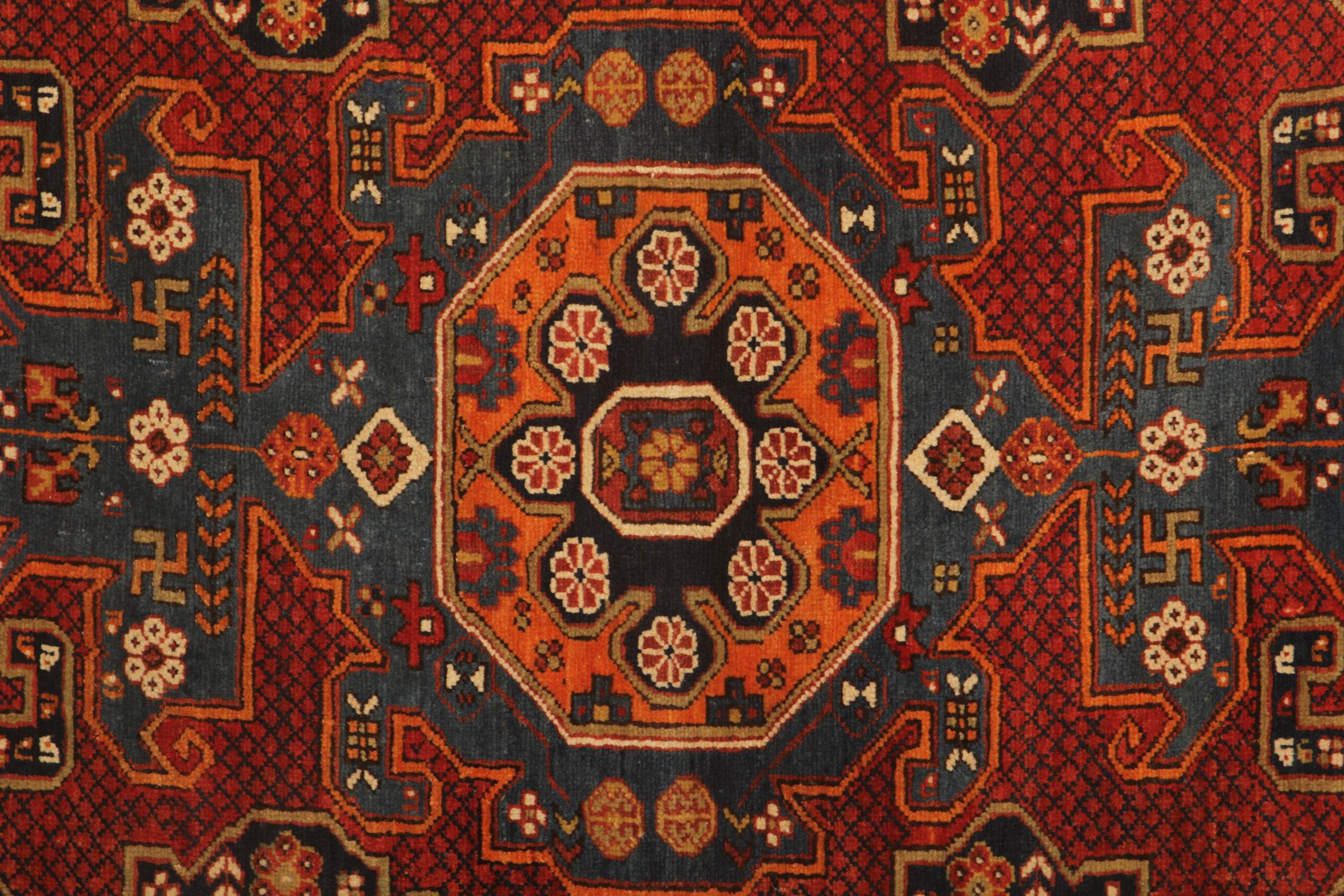 Rare Antique Rug Caucasian Medallion Rug Handmade Carpet from Kuba Area In Excellent Condition For Sale In Hampshire, GB