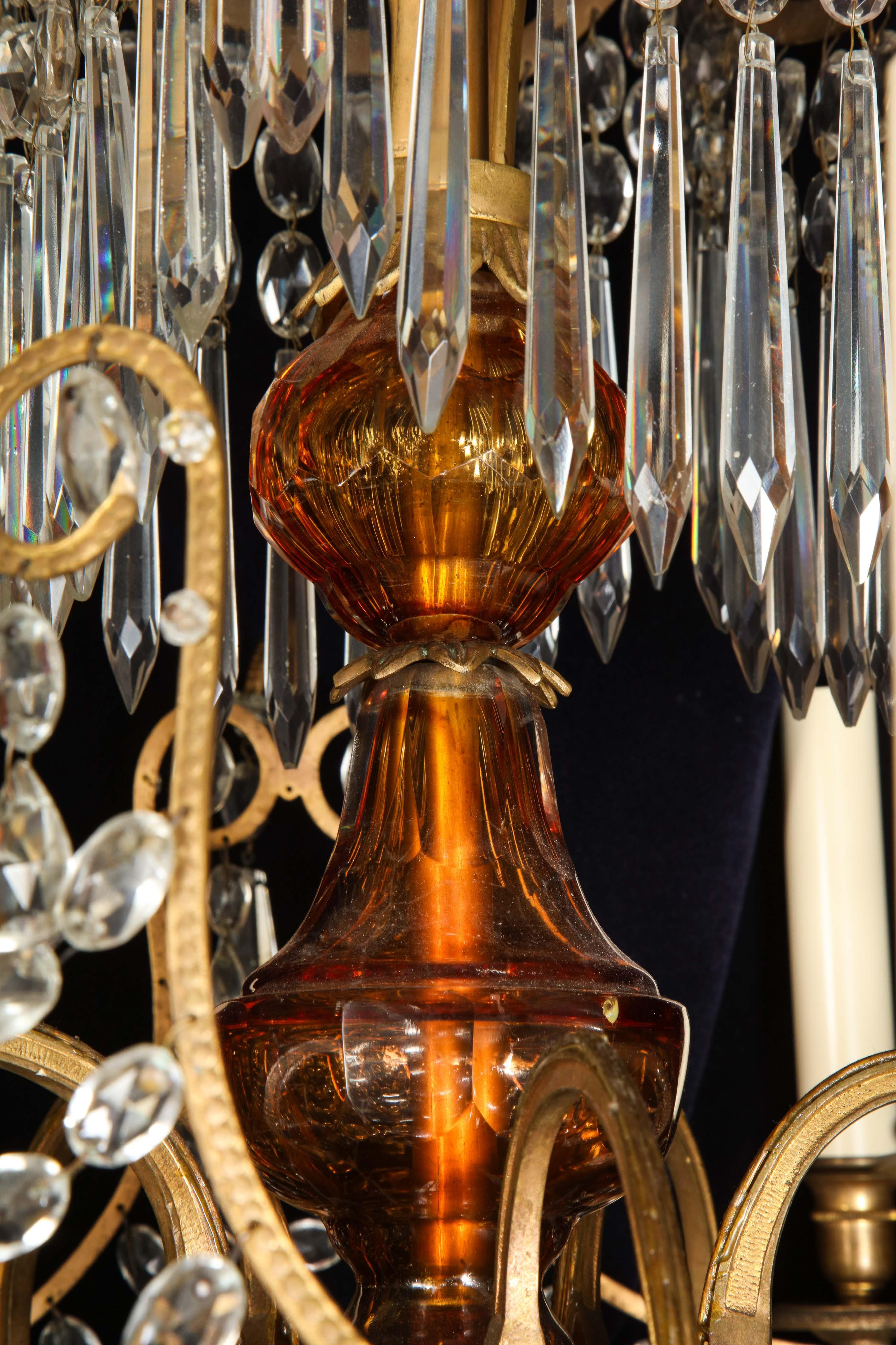 Rare lustre russe ancien de style néoclassique en bronze doré et verre ambré en vente 1