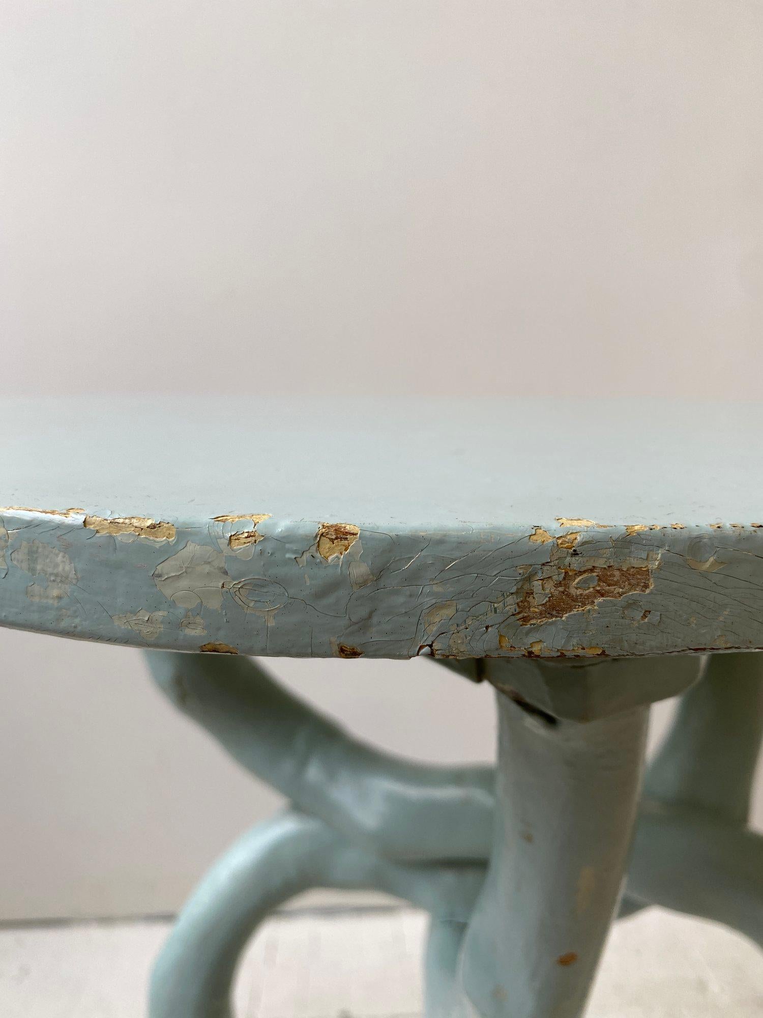 Seltener antiker skulpturaler Volkskunst-Tisch aus pulverblau lackiertem Zweig, ca. Ende des 19. Jahrhunderts im Angebot 10