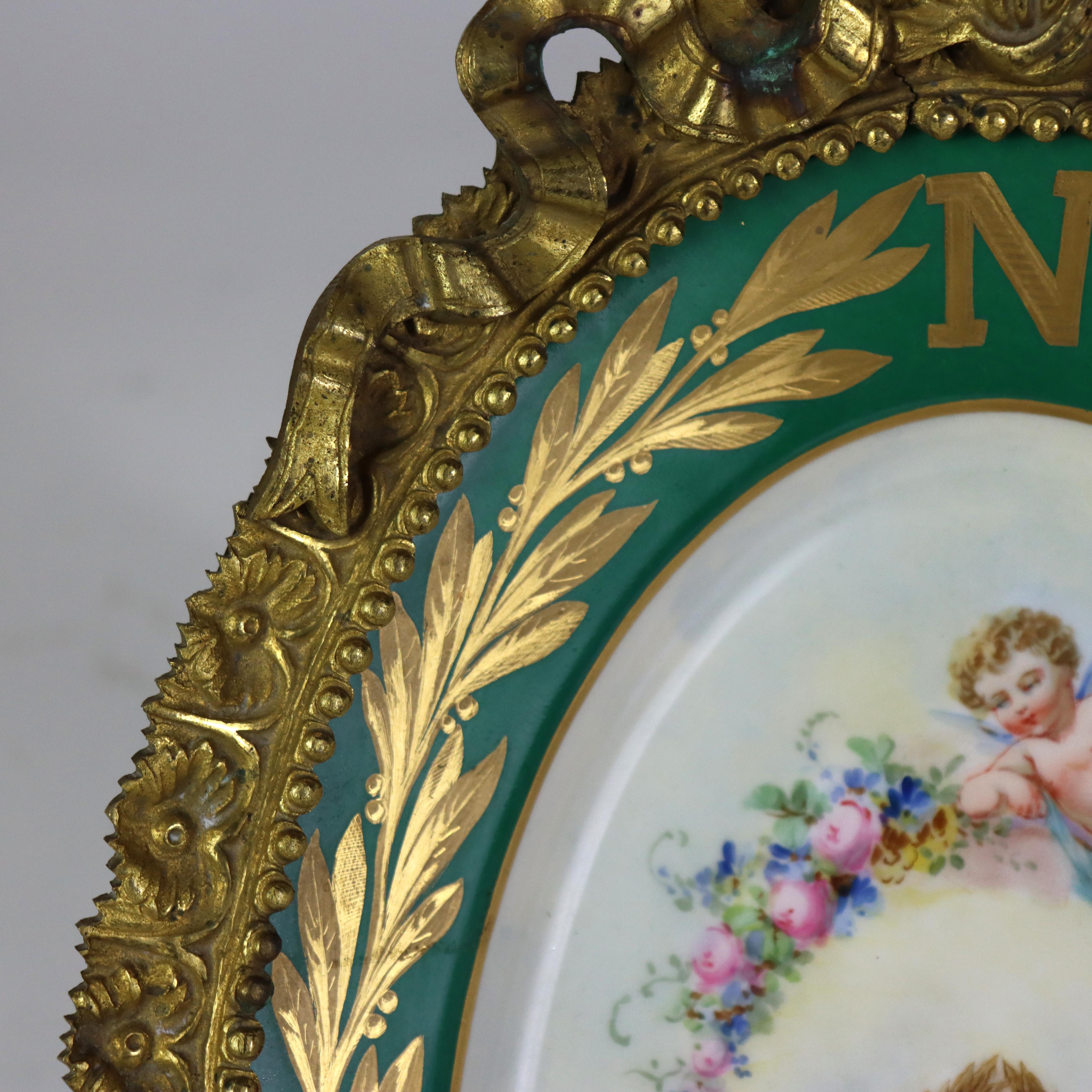 Rara placca da parete ovale in porcellana e bronzo di Sèvres di Napoleone C1804 in vendita 2