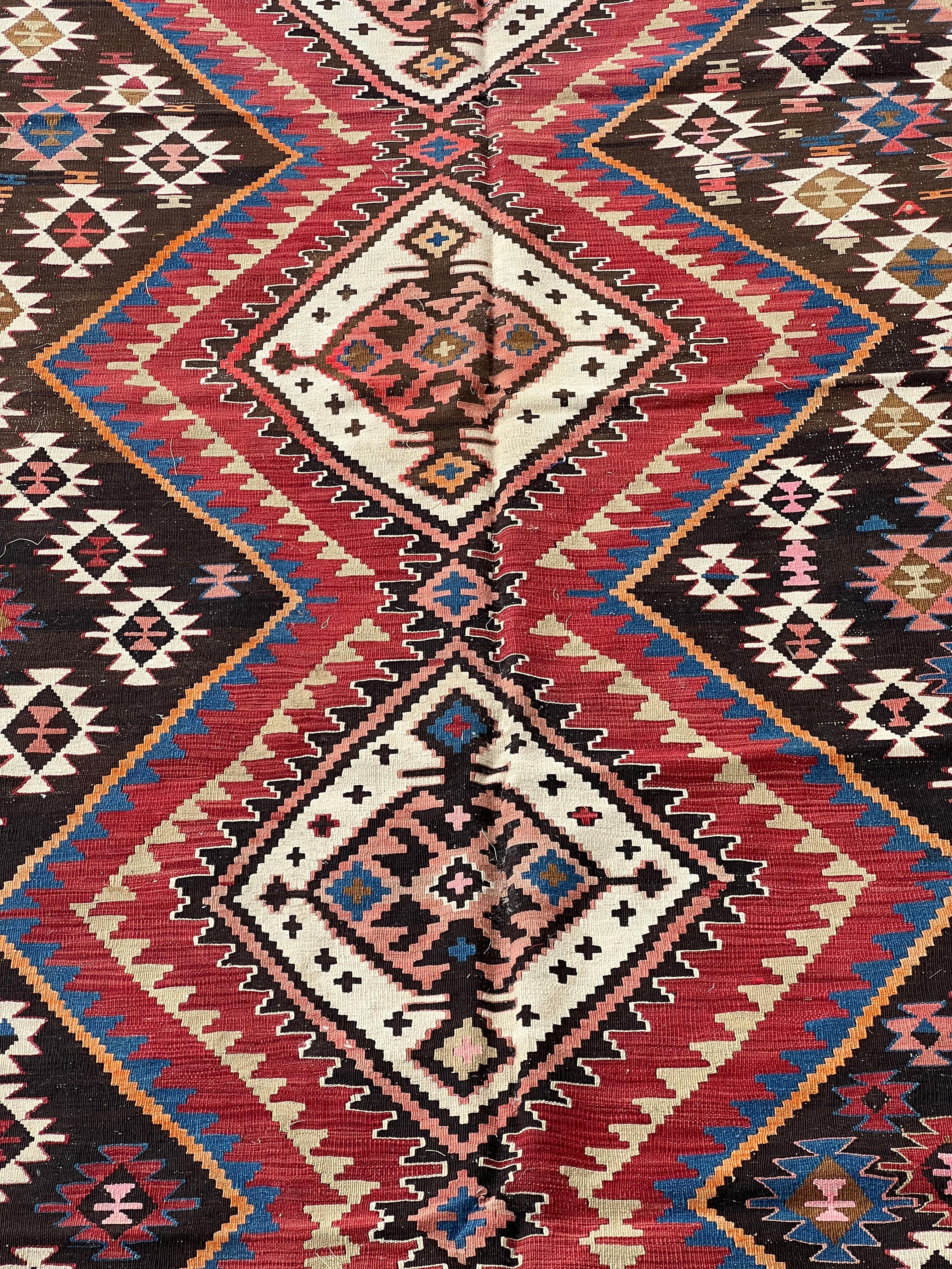 Seltener antiker Shahsevan Azeri Kilim Teppich, c. Spätes 19. Jahrhundert - 5'9 x 12'4 im Zustand „Gut“ im Angebot in Westfield, MA