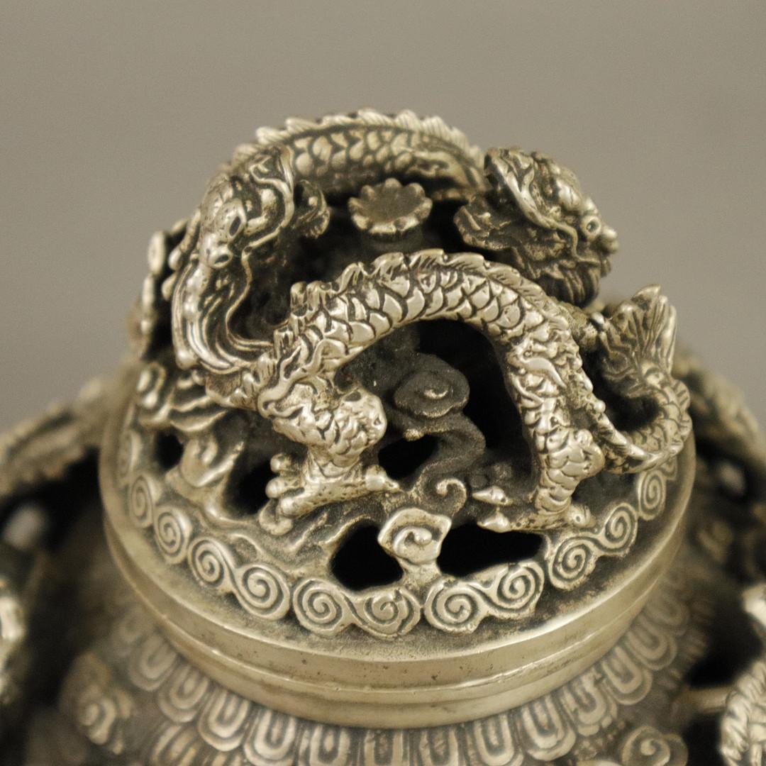 Rara Taza de Plata Antigua QUEMADOR DE INCIENSO Chino, Escultura de Dragones Grabada a Mano Fines del siglo XIX en venta
