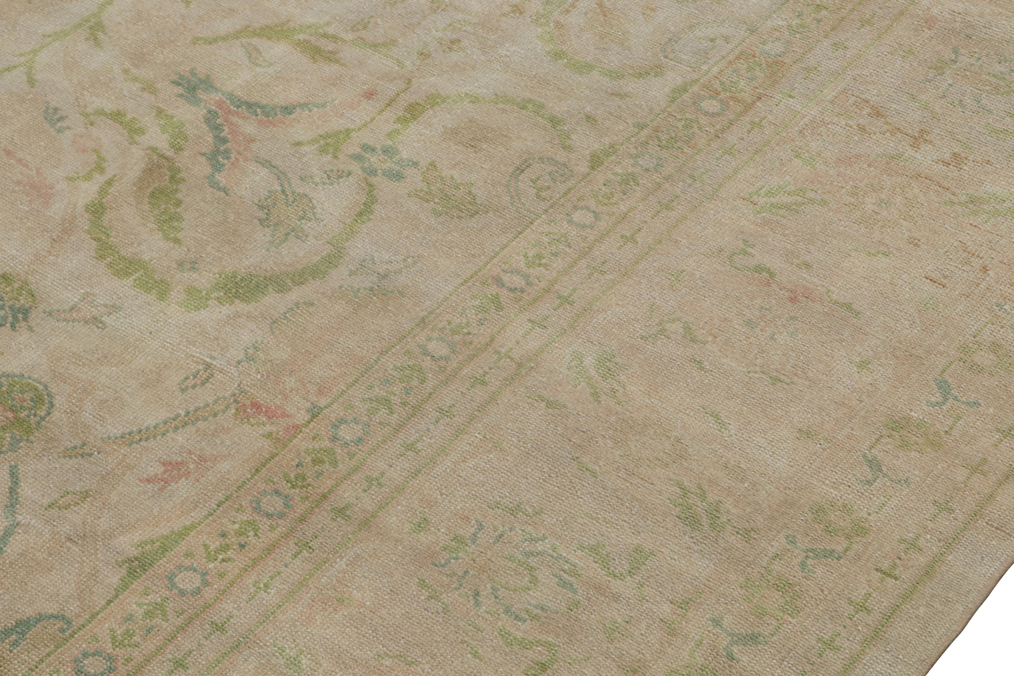 Seltener antiker Sivas-Teppich, mit rosa und grünen Blumenmustern, von Rug & Kilim im Zustand „Gut“ im Angebot in Long Island City, NY