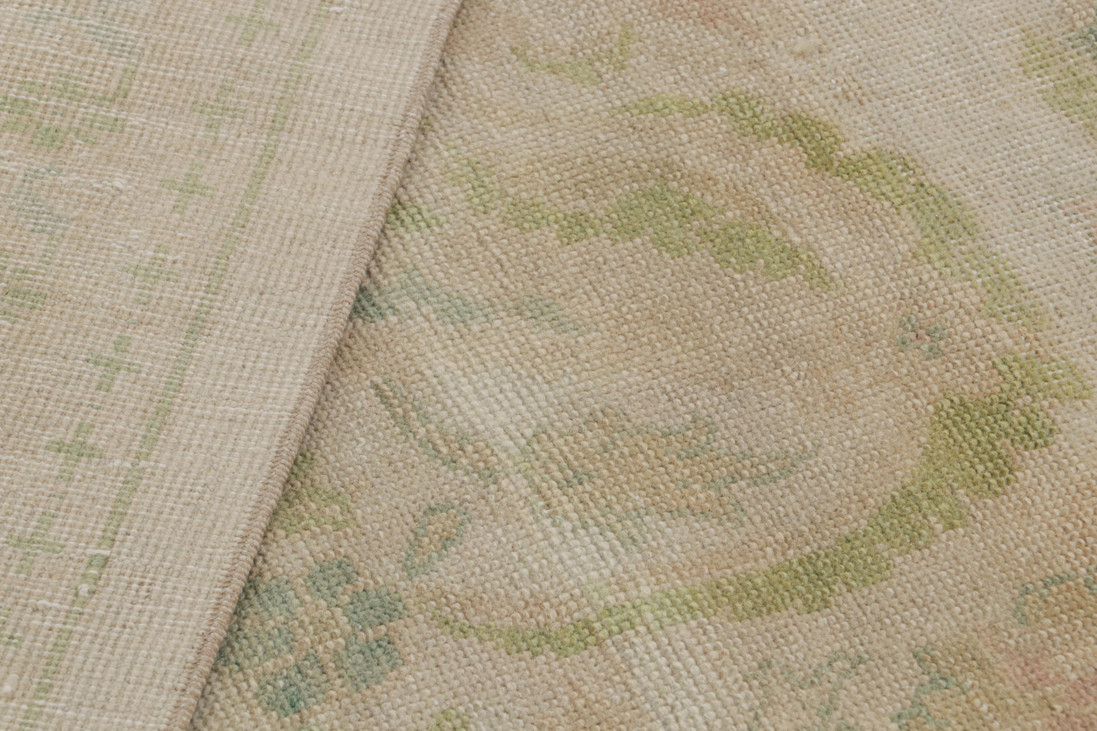 Lana Raro tappeto antico di Sivas, con motivi floreali rosa e verdi, da Rug & Kilim in vendita