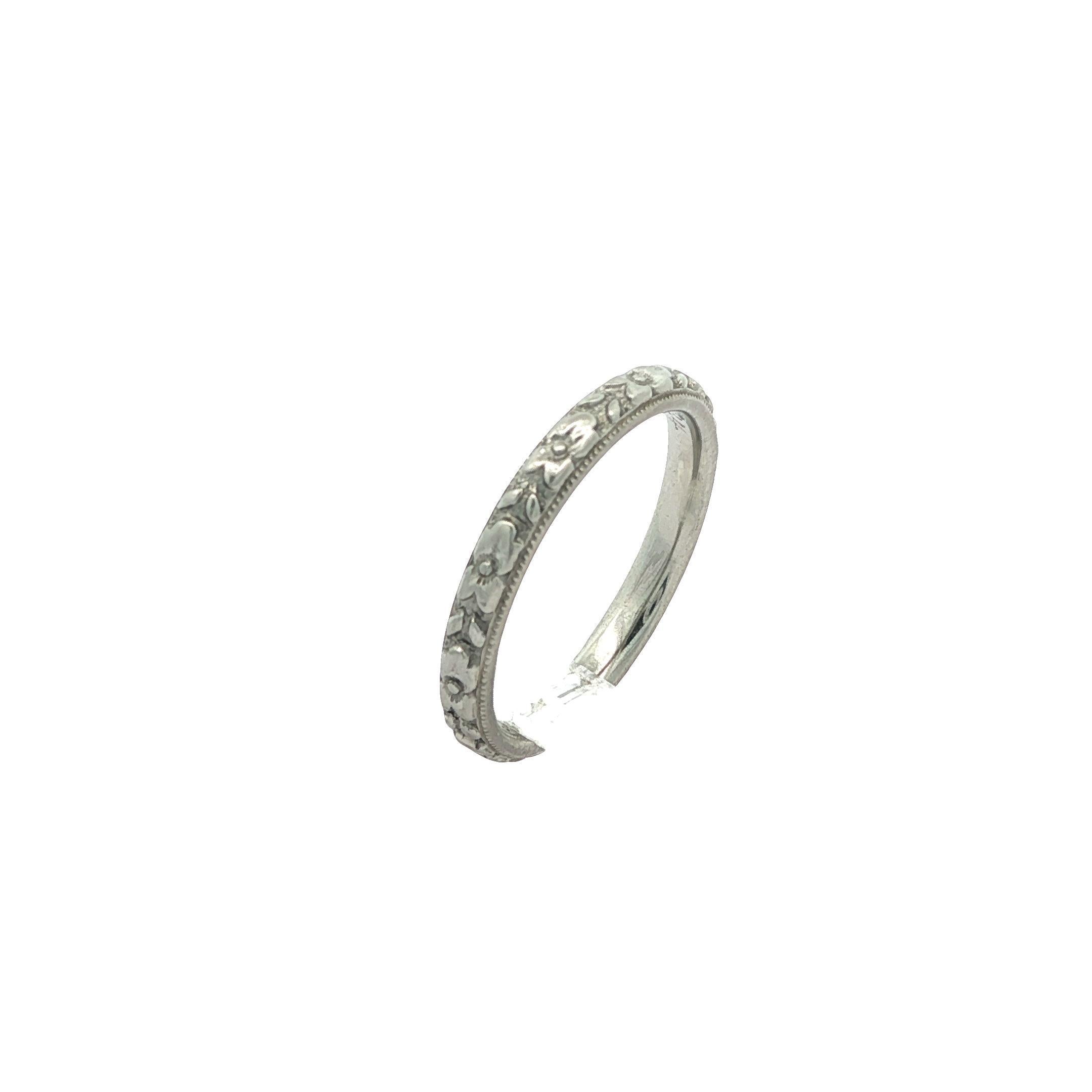 Seltene antike Sohengrin 18k White Gold Floral Milgrain Arbeit Eternity Band Ring Damen im Angebot