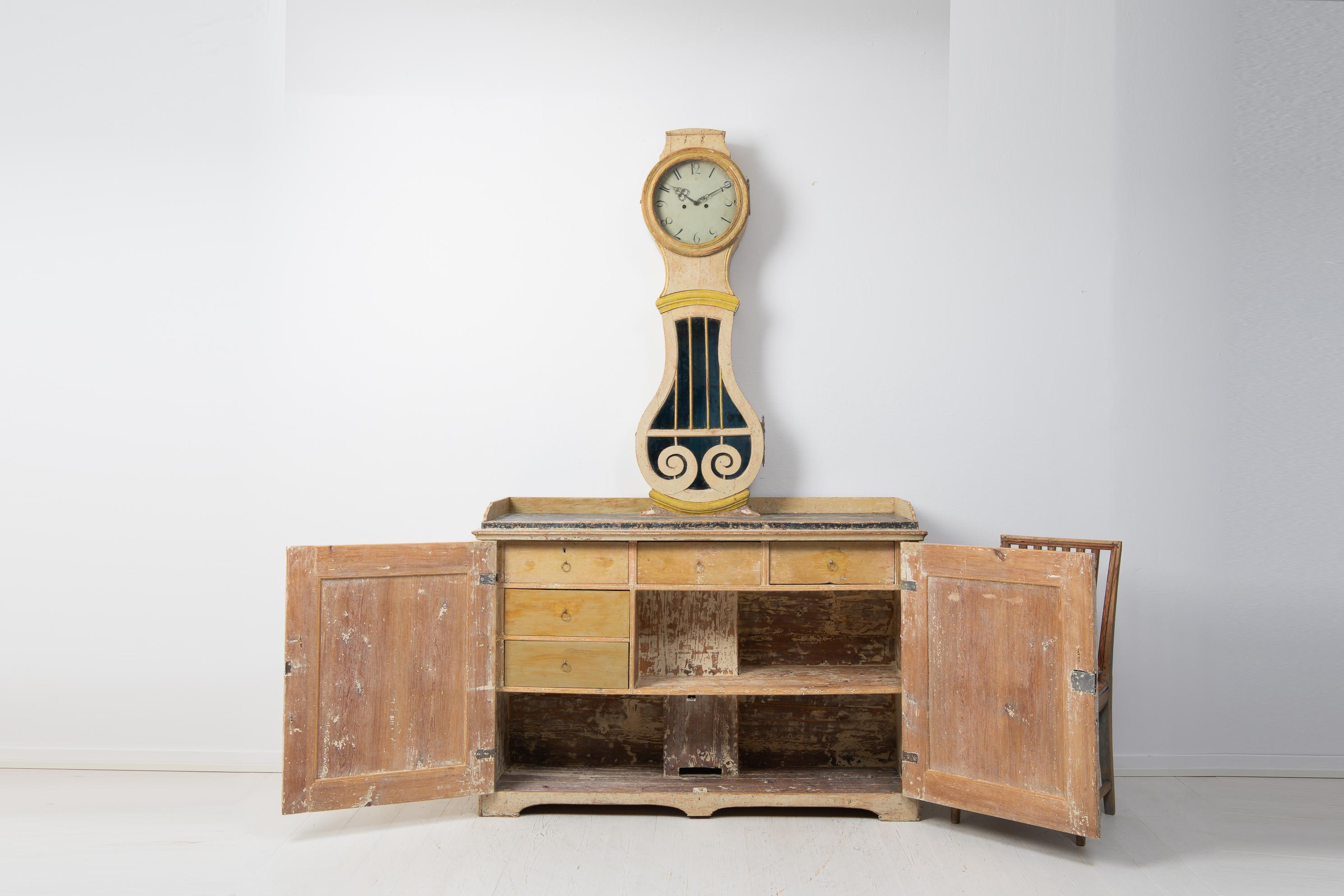 XIXe siècle Rare buffet d'armoire à horloge Empire, Antique Northern Swedish Country Gustavian en vente