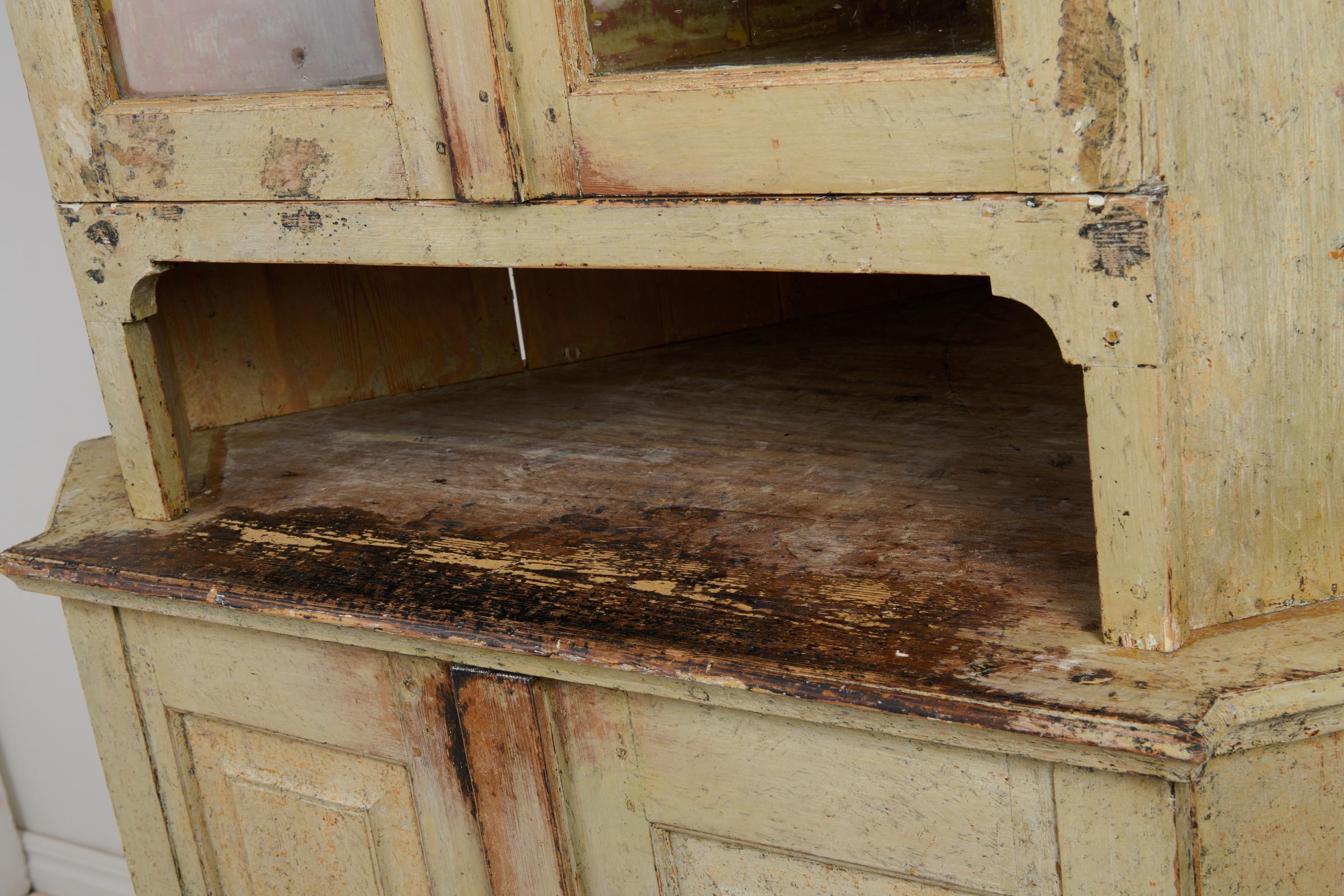 Rare Antique Swedish Gustavian Period Corner Cabinet with Authentic Glass Doors For Sale 3