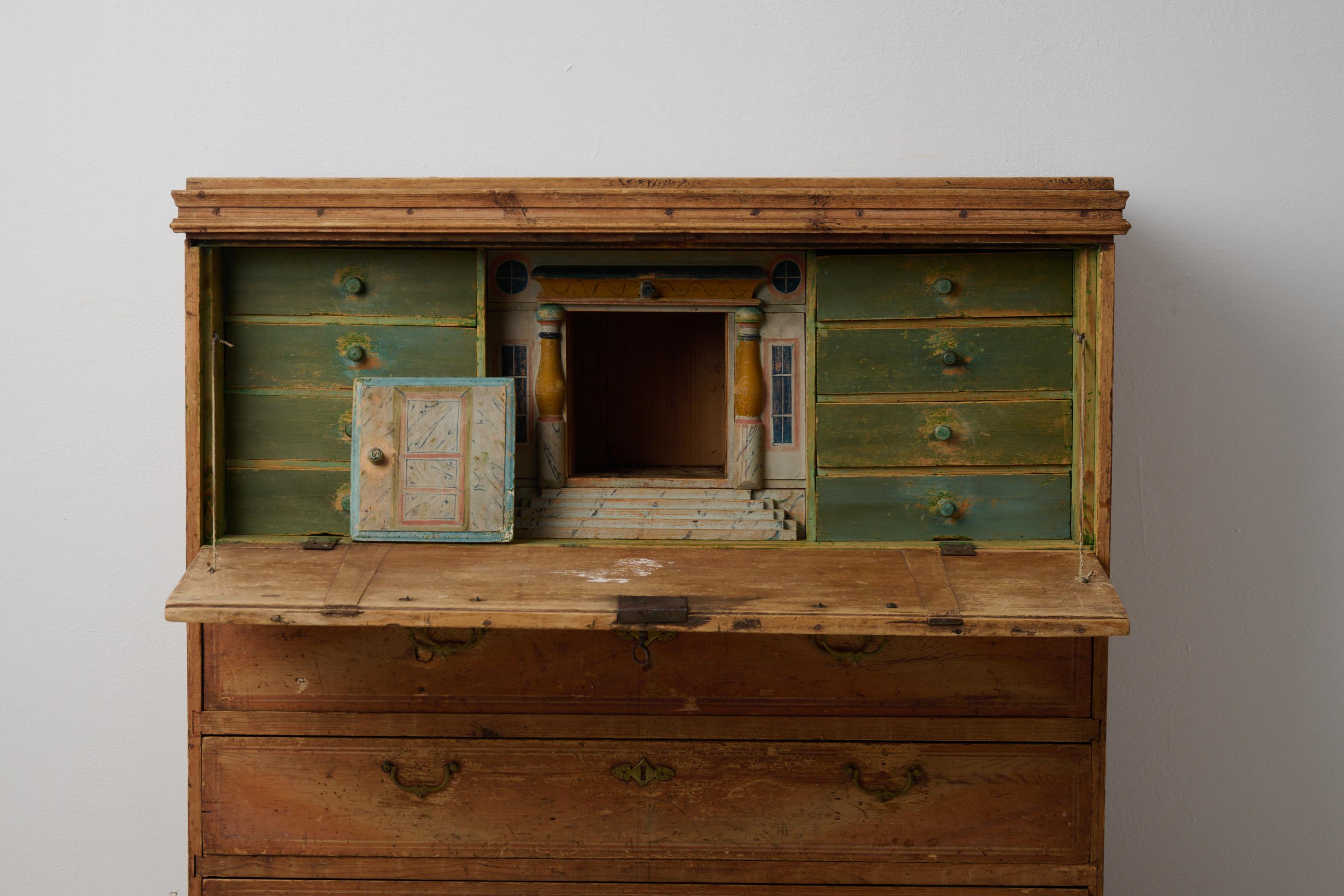Rare Antique Swedish Secretary Desk in Folk Art from Northern Sweden In Good Condition For Sale In Kramfors, SE