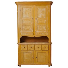 Rare grand meuble de rangement ancien de style campagnard suédois du Nord