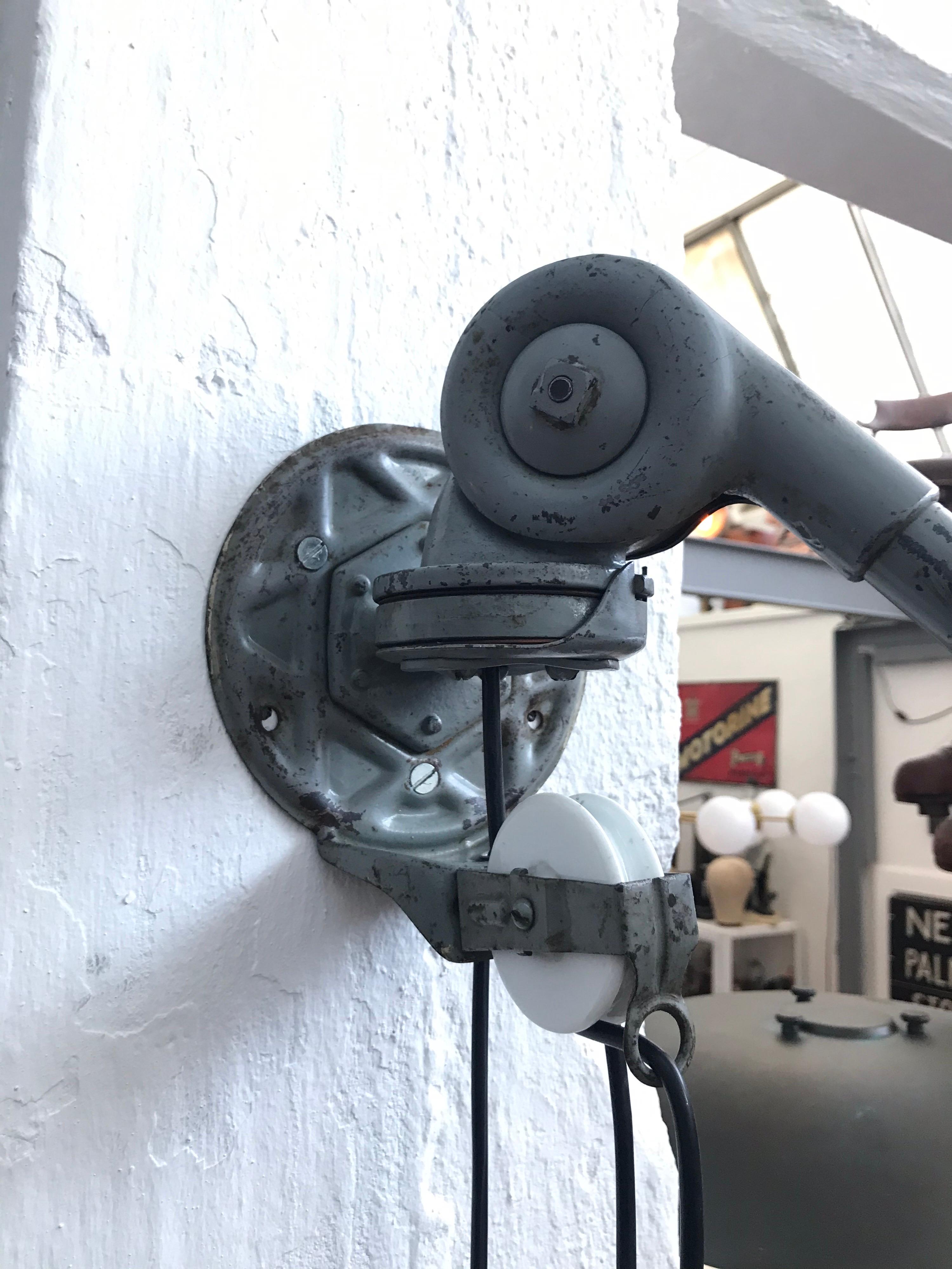 Rare Antique Triplex Task Work Industrial Telescopic Wall Loft Lamp In Good Condition In Søborg, DK