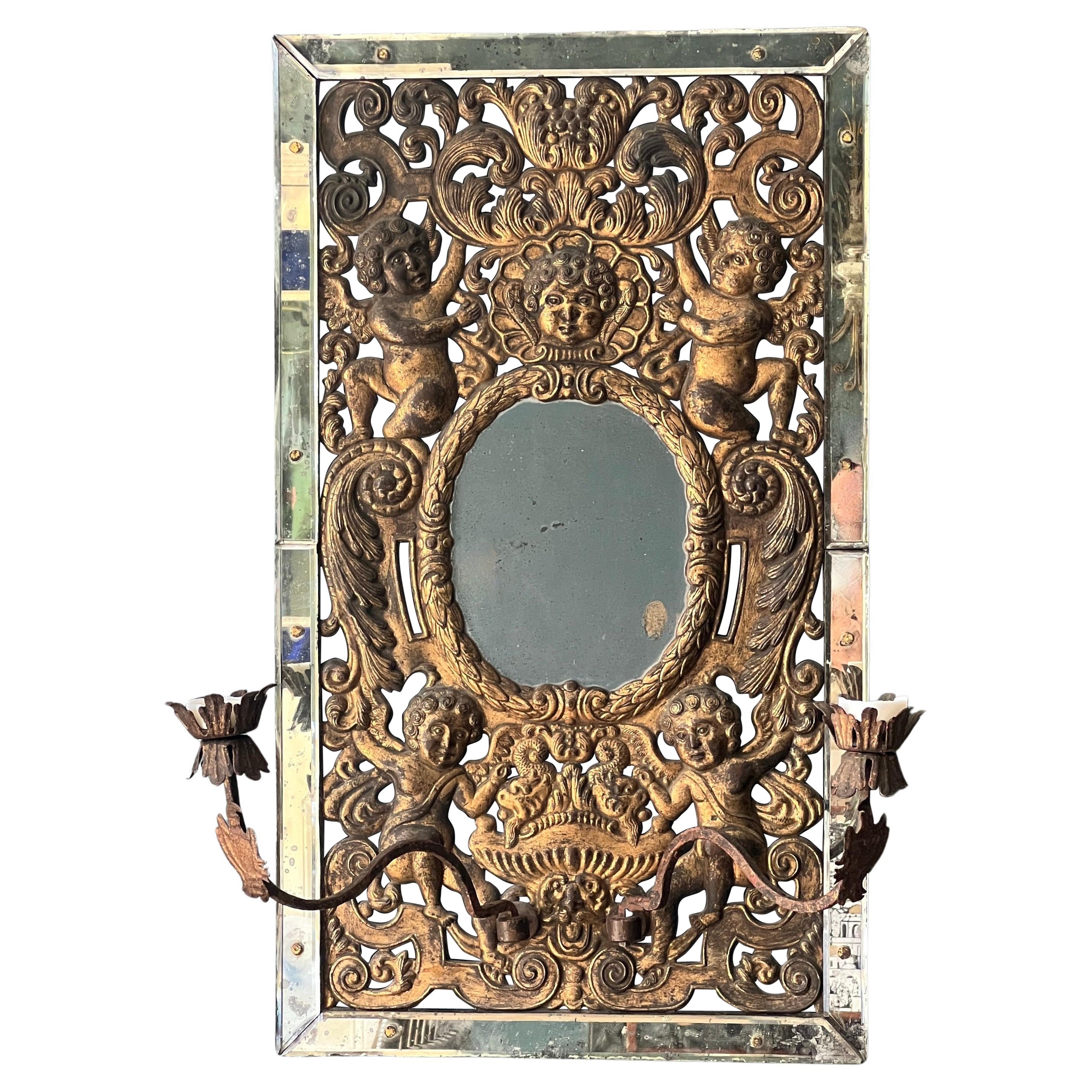 Rare miroir girandole vénitien ancien avec cadre à feuilles de putti et de laurier