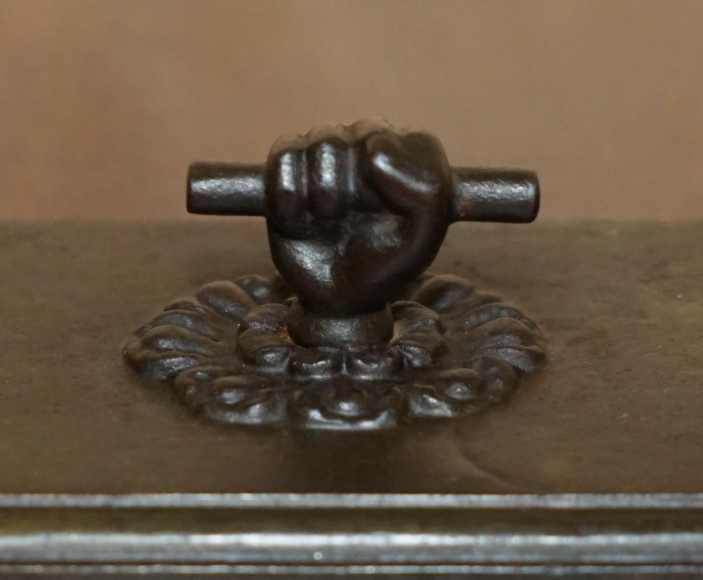 RARE ANTIQUE VICTORIAN A KENRICK & SONS N°5 CLENCHED FIST BRONZE PAPERWEIGHt im Angebot 2