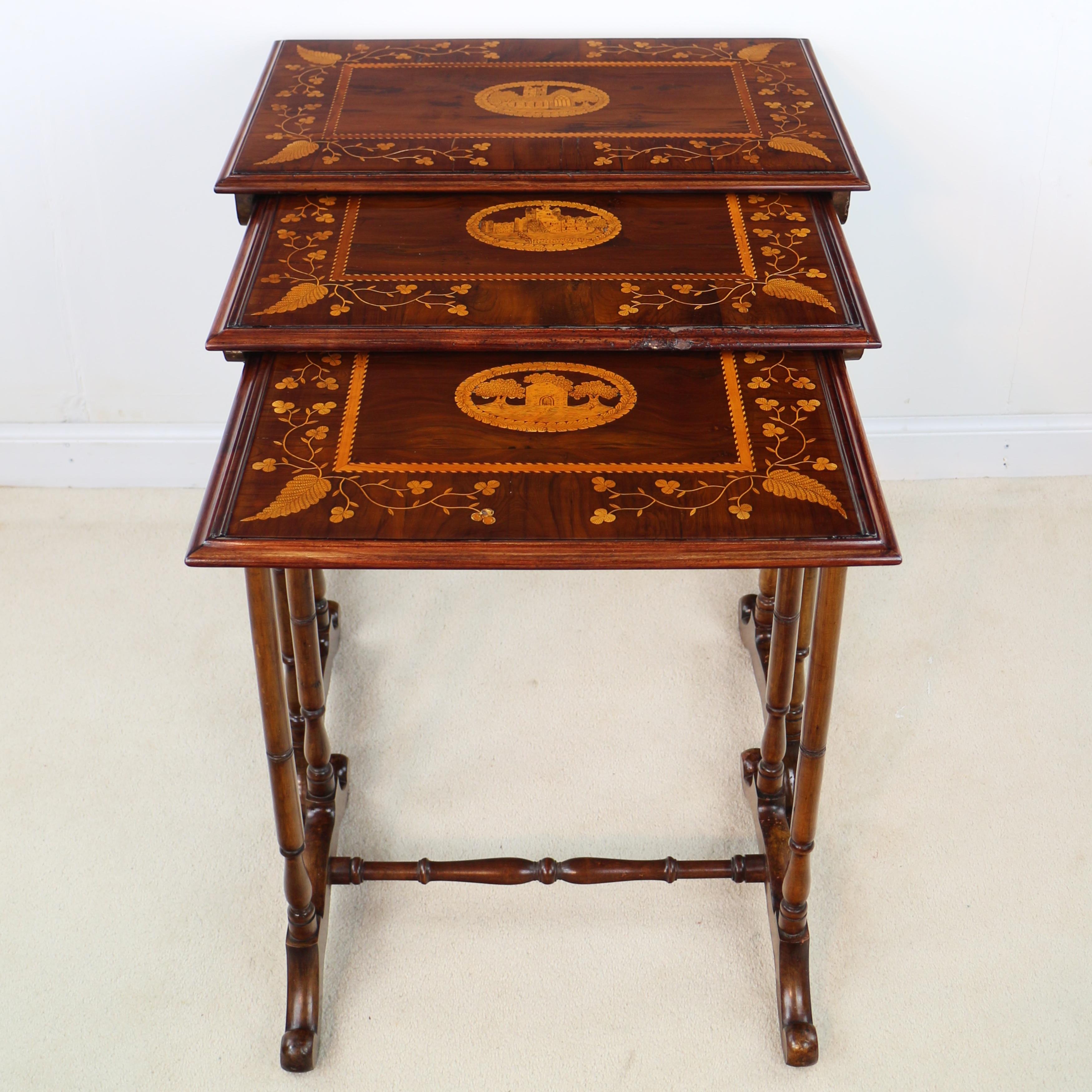 Marqueterie Rare ensemble de tables anciennes victoriennes irlandaises Killarney Ware en marqueterie en vente