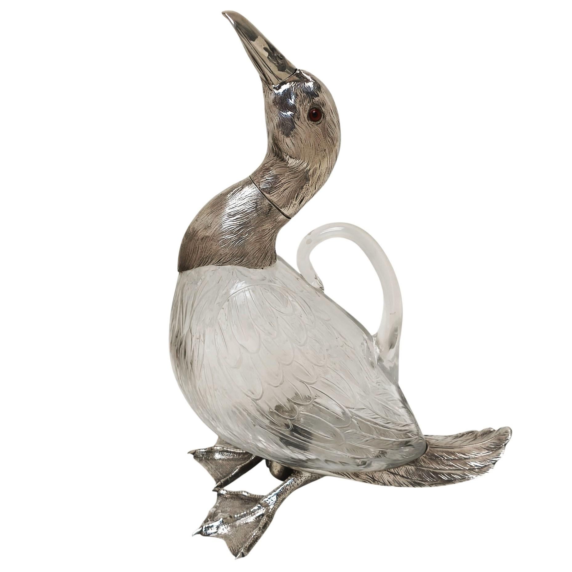 Eine seltene antike viktorianische Neuheit Claret Krug in Form einer Ente. Der Kopf, der Hals, die Schwimmhäute und der Schwanz sind naturgetreu und mit viel Liebe zum Detail in Sterlingsilber modelliert. Der silberne Kopf und der Hals haben einen
