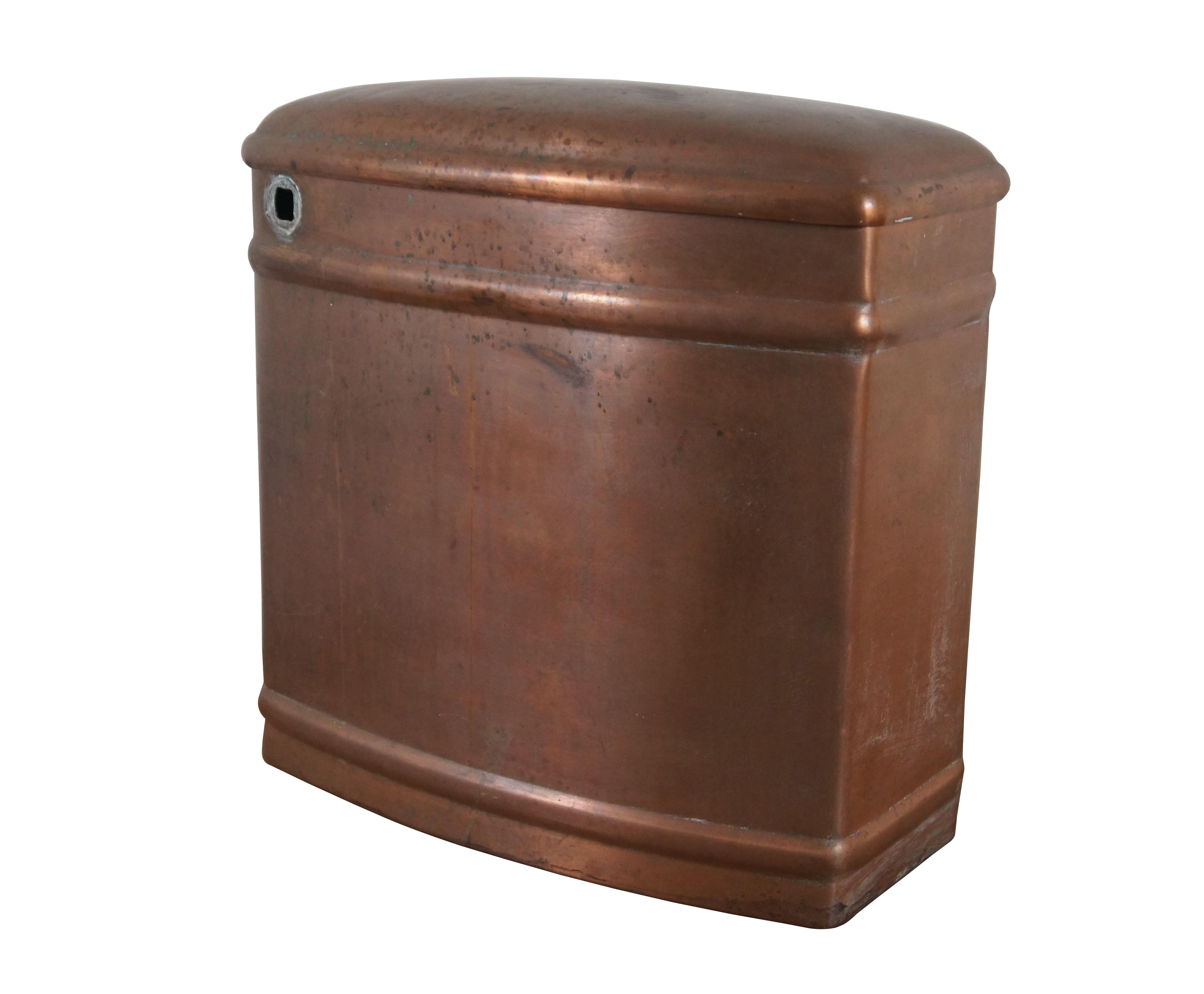 Late Victorian antique copper toilet tank by White-Copper. Made from 24 ounce copper. Includes brass / white porcelain handle / flush lever by AAB Co.

Dimensions:
15.5