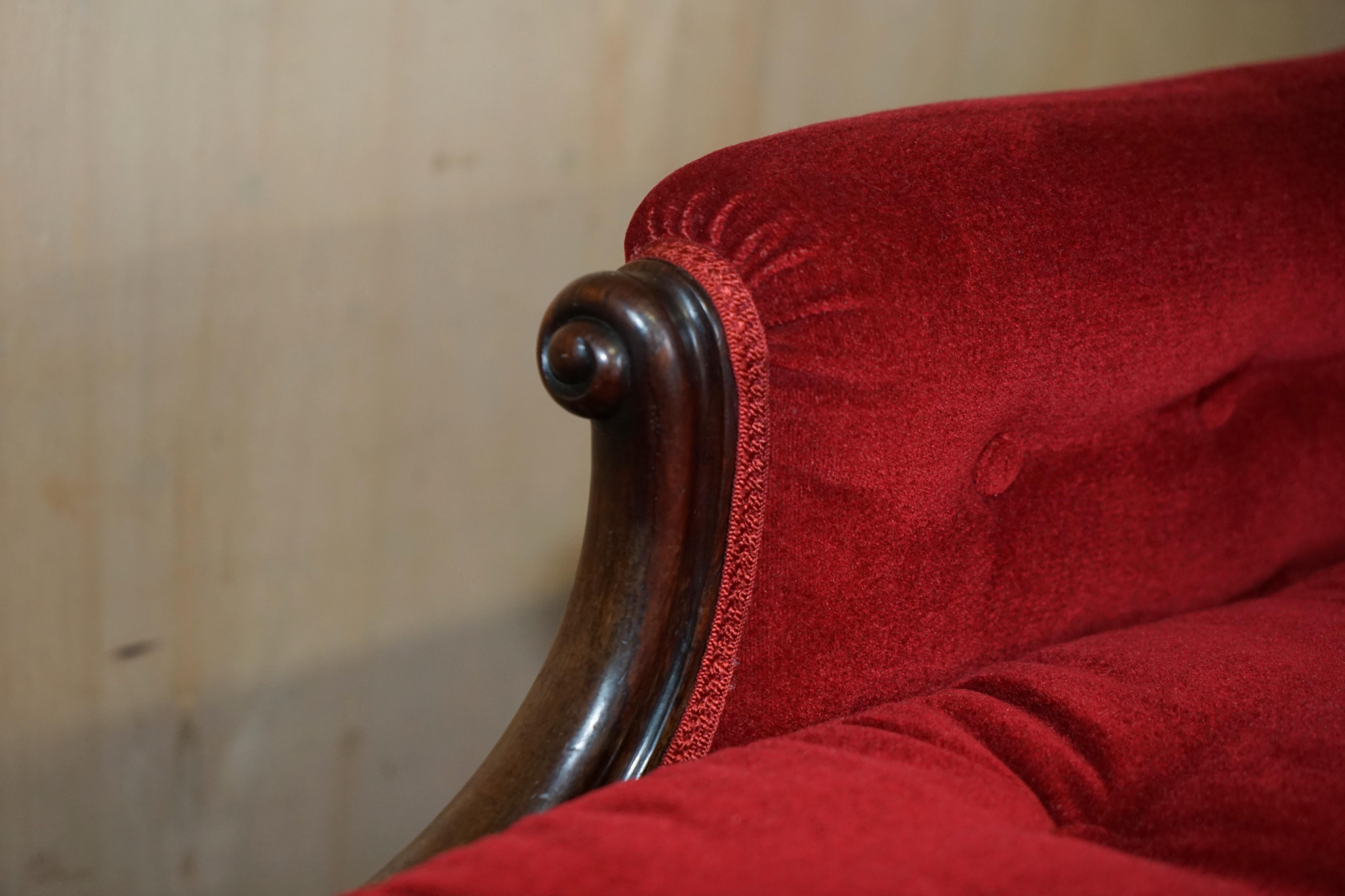 Tissu d'ameublement Rare et ancienne chaise longue WILLIAM IV à rallonge HARDWOOD CHESTERFIELD, datant de 1830 en vente