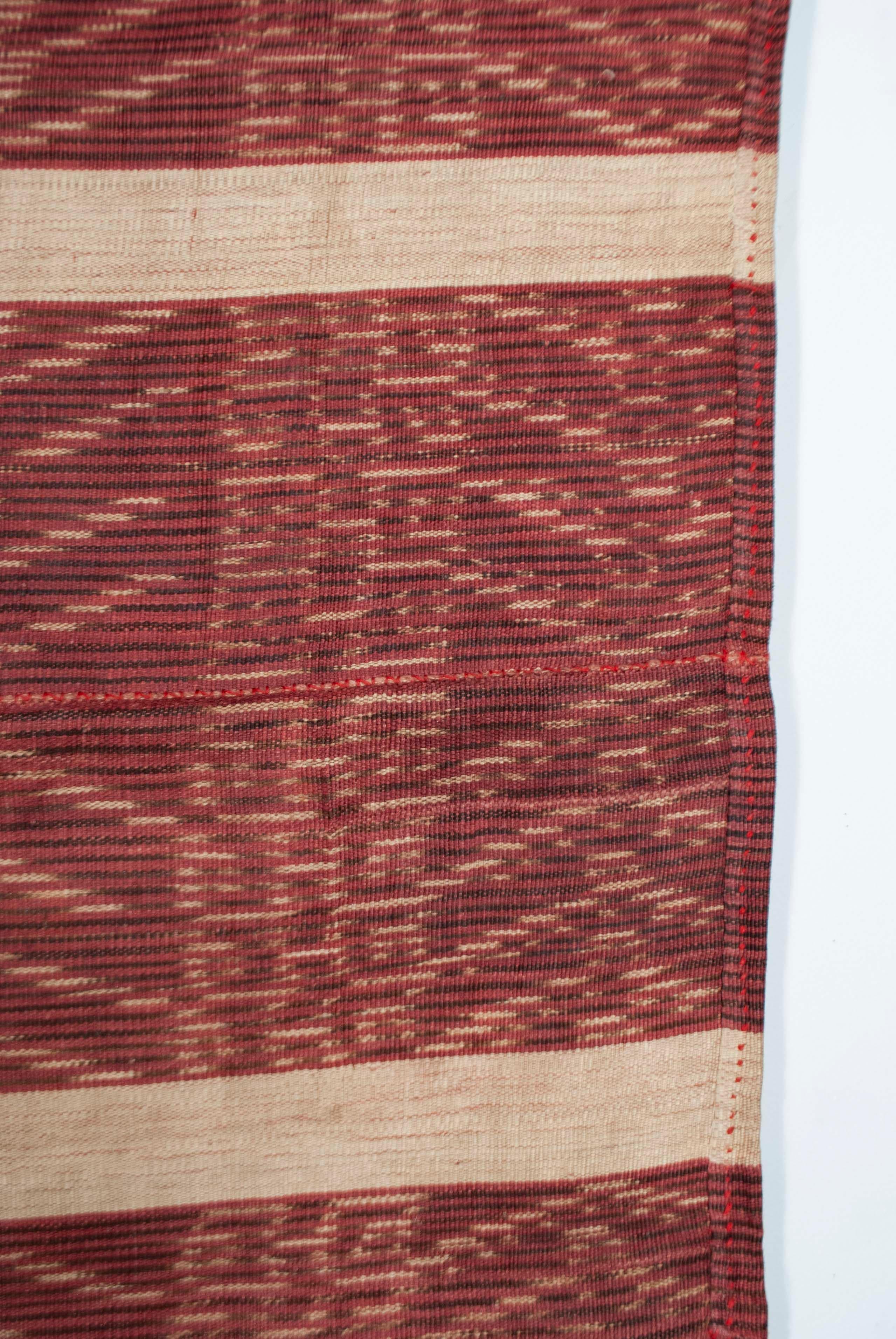 Tissé à la main Rare jupe tubulaire en fibre d'abaca pour femme, Philippines, Antiquités en vente