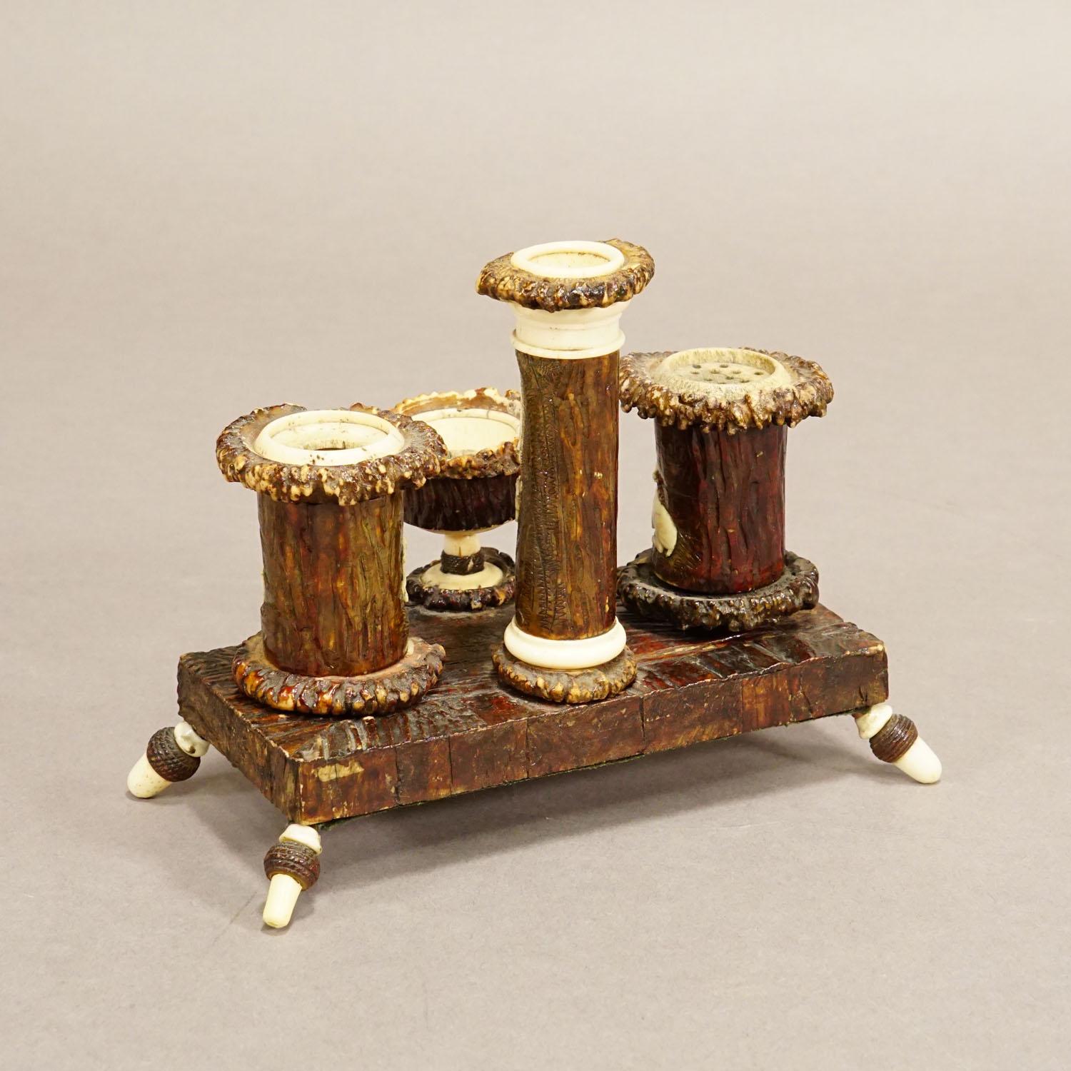 Rare Antler Desk Standish with Elaborate Carvings, Germany ca. 1840 In Good Condition For Sale In Berghuelen, DE