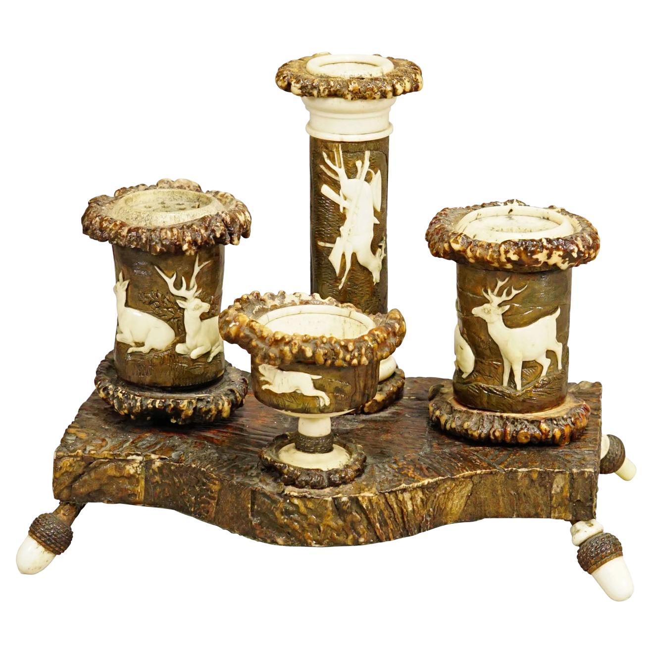Raro escritorio de cornamenta Standish con elaboradas tallas, Alemania ca. 1840