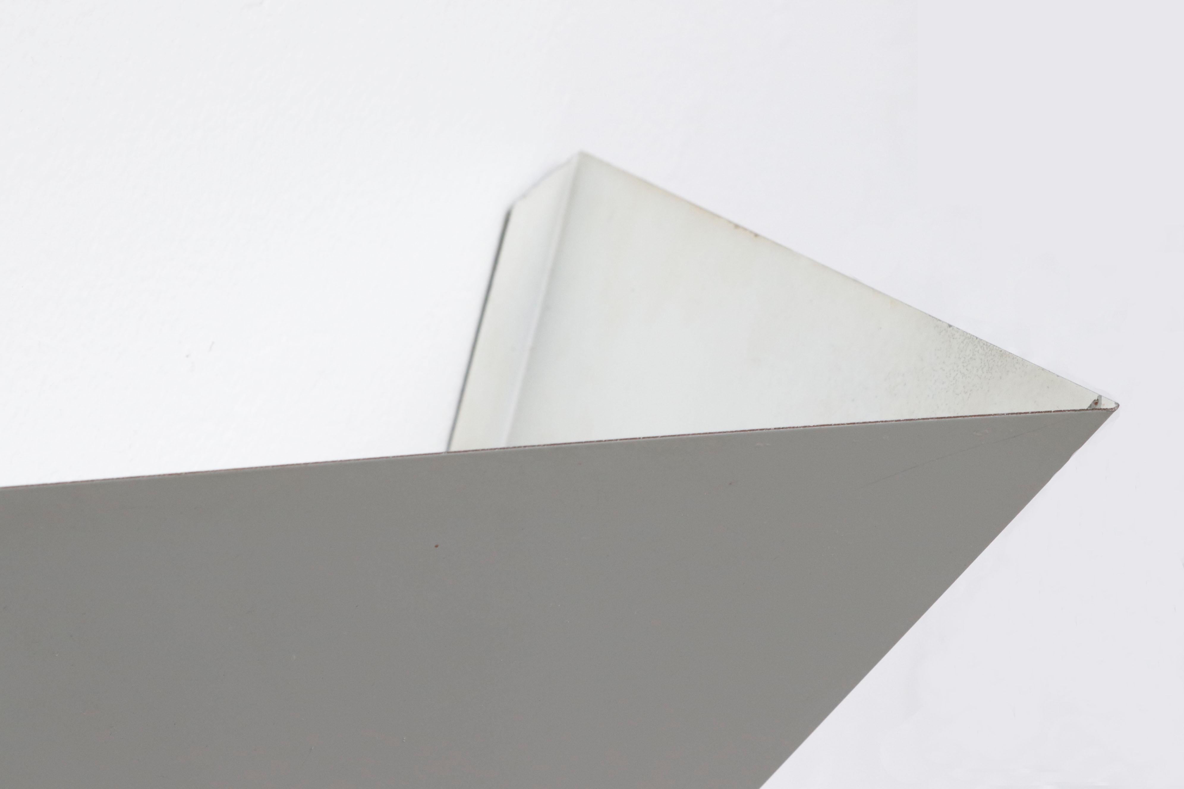 Rare Anvia Sleek Gray Enameled Aluminum Triangular Wall Sconce For Sale 4