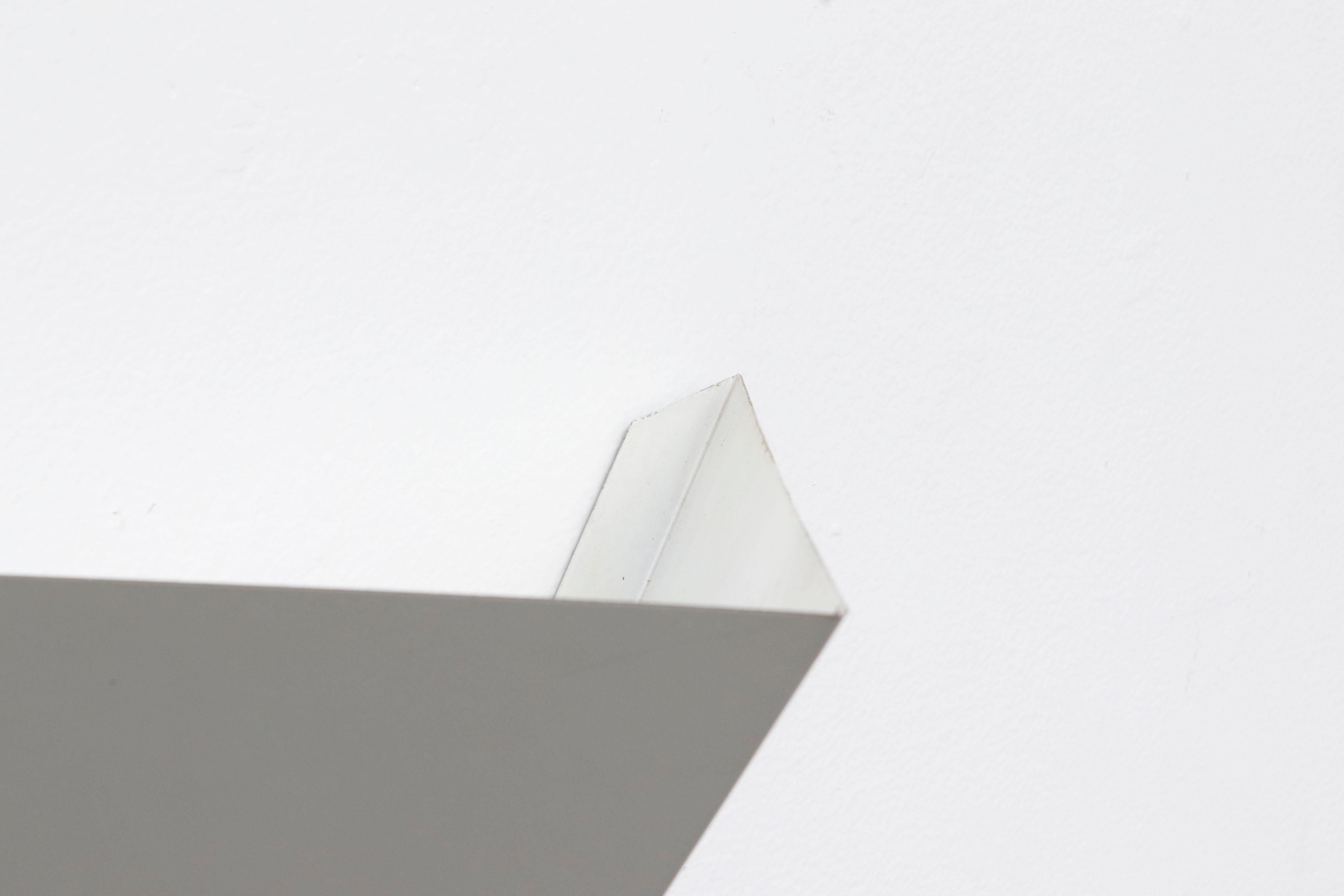 Rare Anvia Sleek Gray Enameled Aluminum Triangular Wall Sconce For Sale 5