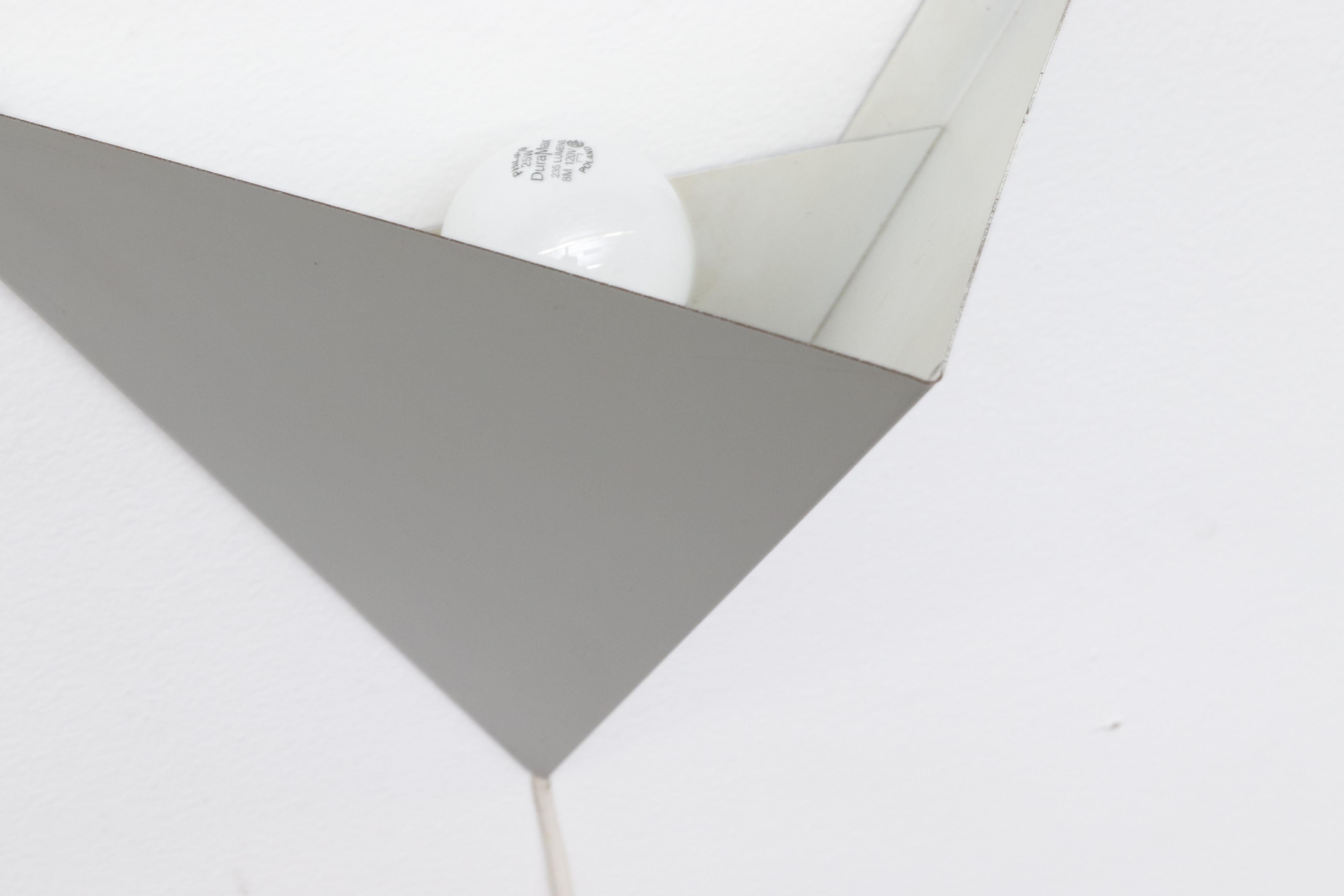 Rare Anvia Sleek Gray Enameled Aluminum Triangular Wall Sconce For Sale 2