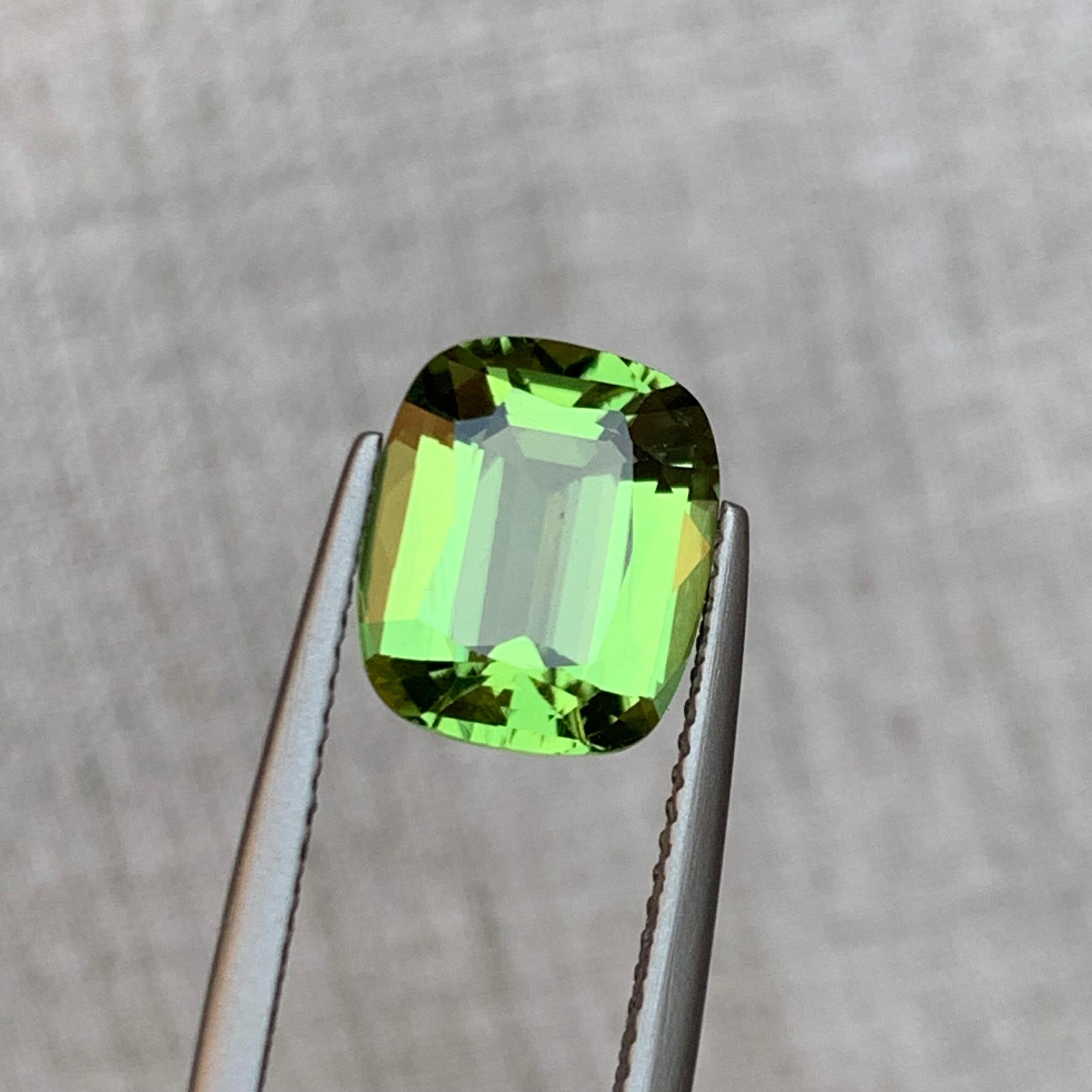 Gemstone Type: Tourmaline
Weight: 1.90 Carats
Dimensions: 8.09 x 7.38 x 4.73 mm
Color: Apple Green
Clarity: Eye Clean
Treatment: untreated
Origin: Afghanistan
Certificate: On demand 

Elevate your jewelry collection with this Rare Apple Green Square