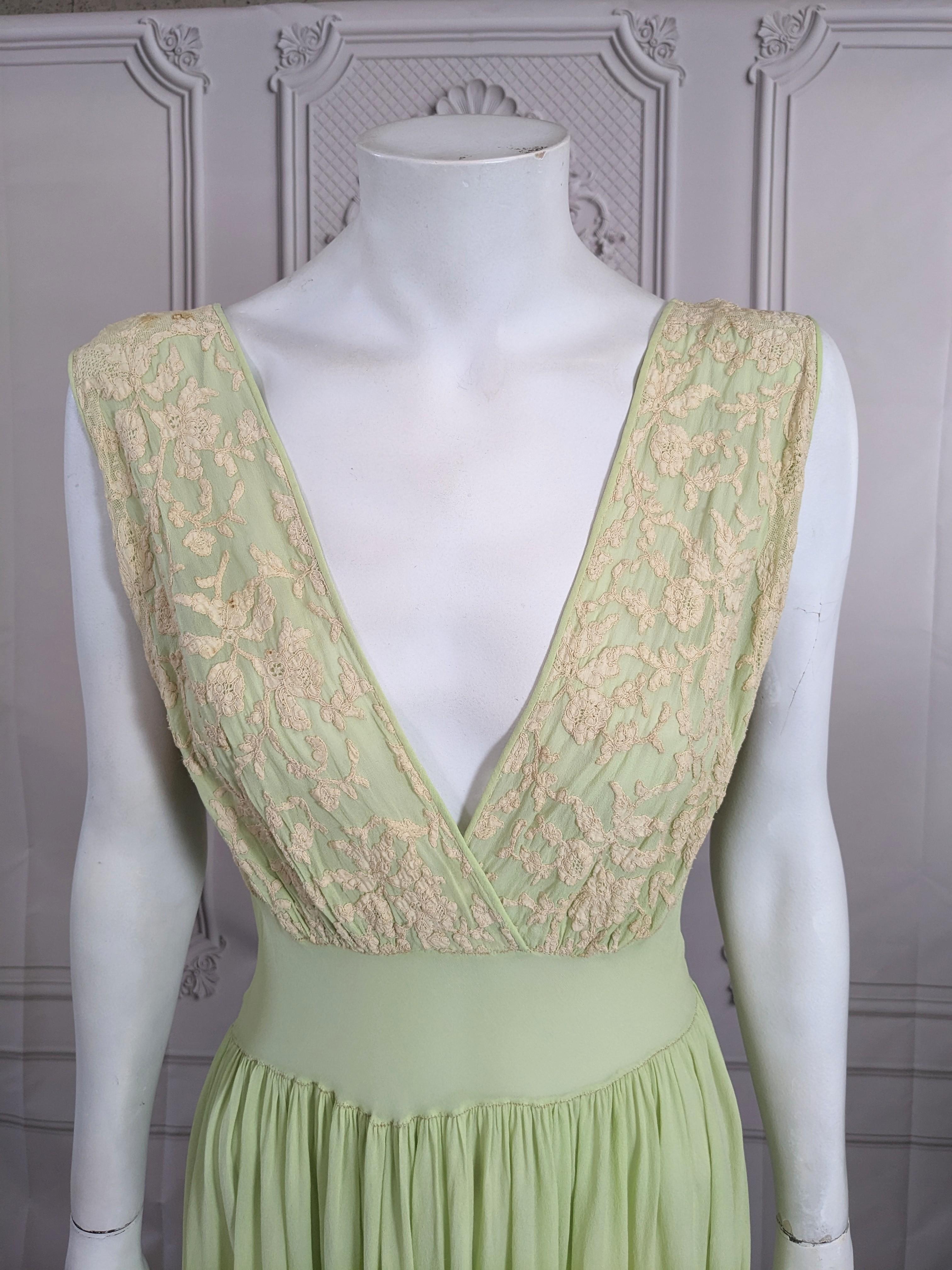 Seltenes Apfel-Jade Grünes Slip-Kleid im Angebot 1