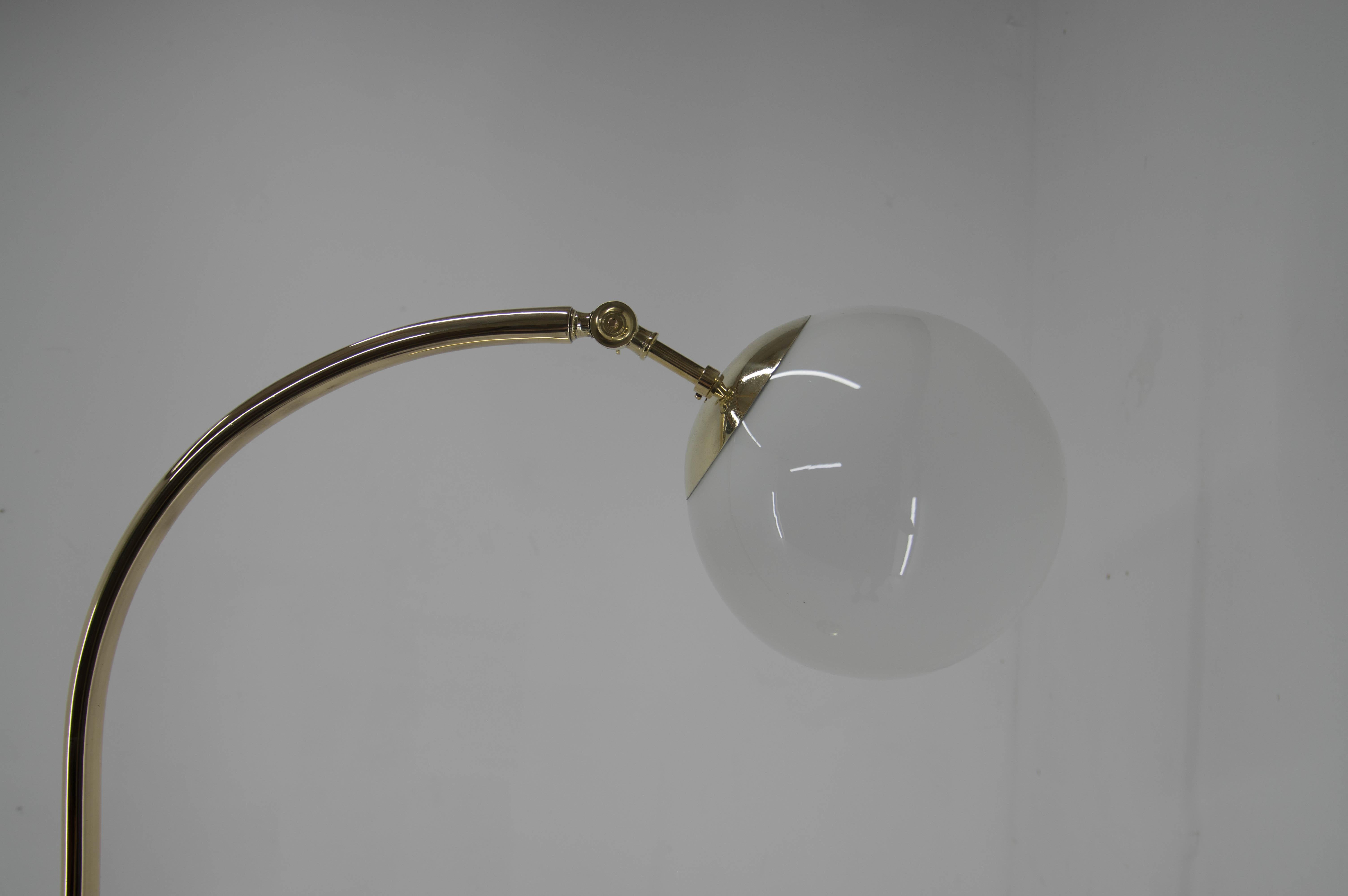 Rare Ar Deco / Functionalist Brass Floor Lamp, 1930s, Restored For Sale 4