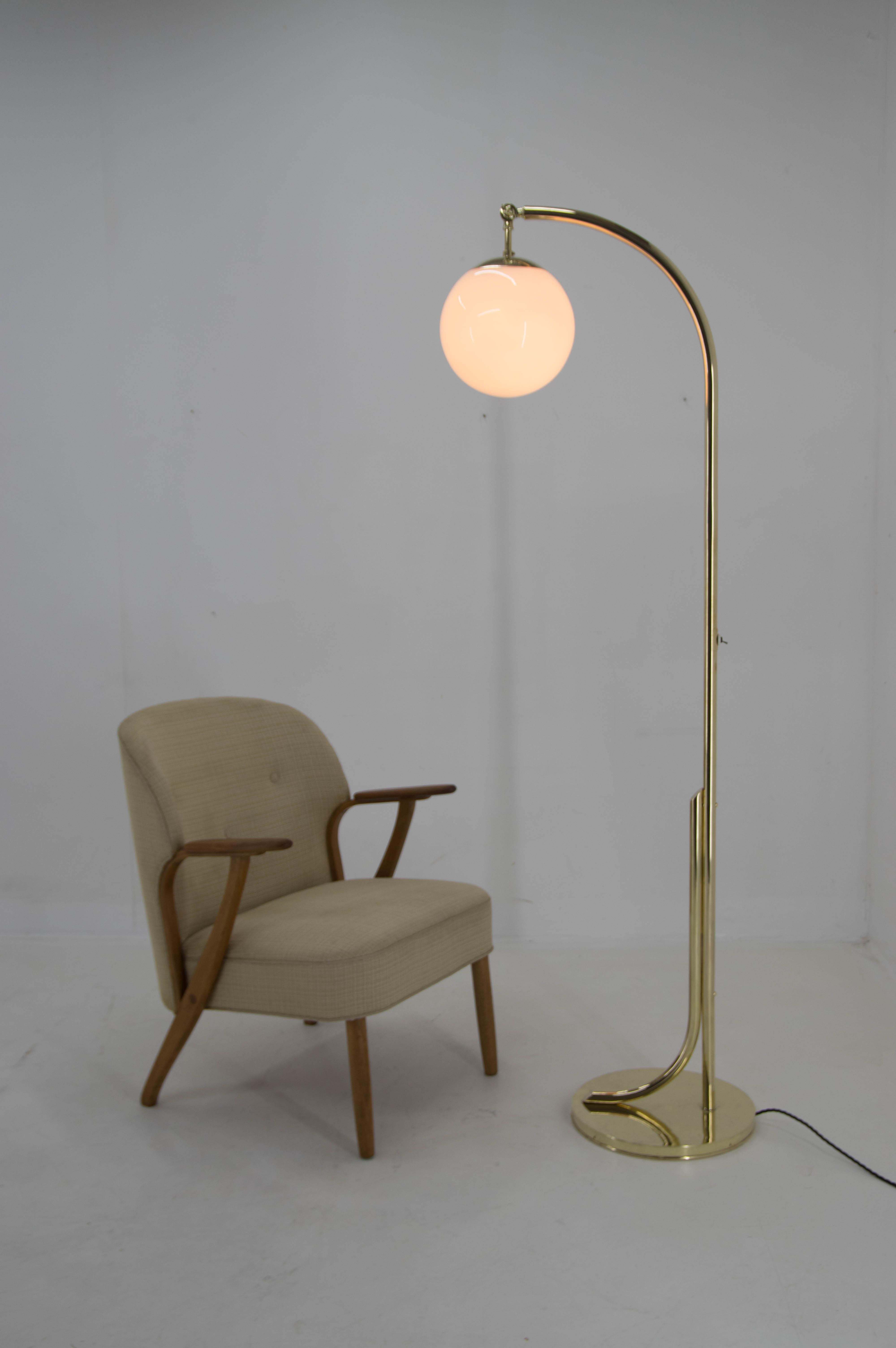Rare Ar Deco / Functionalist Brass Floor Lamp, 1930s, Restored For Sale 8