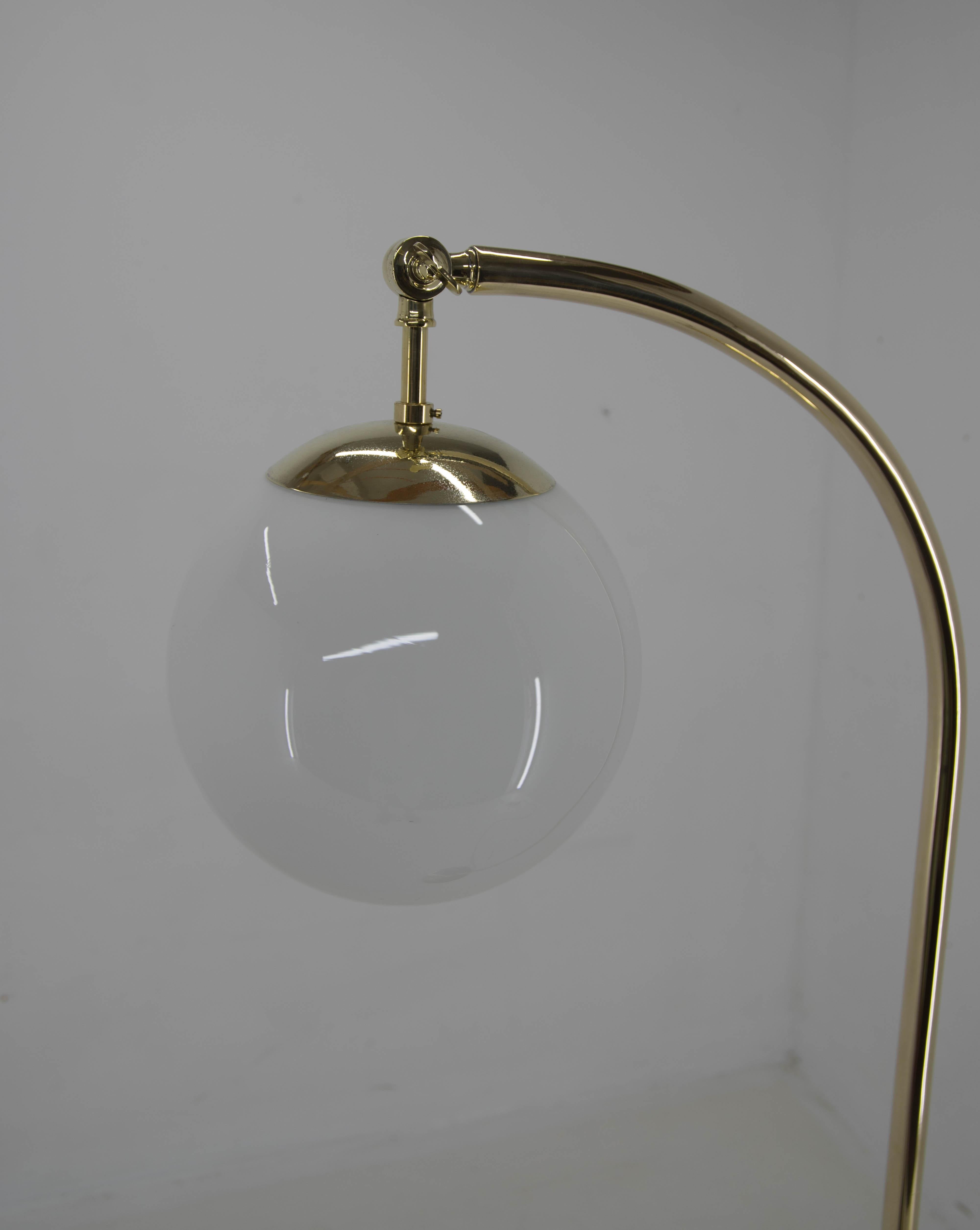 Rare brass functionalist floor lamp with adjustable shade.
Made in Czechoslovakia in 1930s.
Restored: brass polished, rewired.
1x100W, E25-E27 bulb
US plug adapter included
Shipping quote on request.