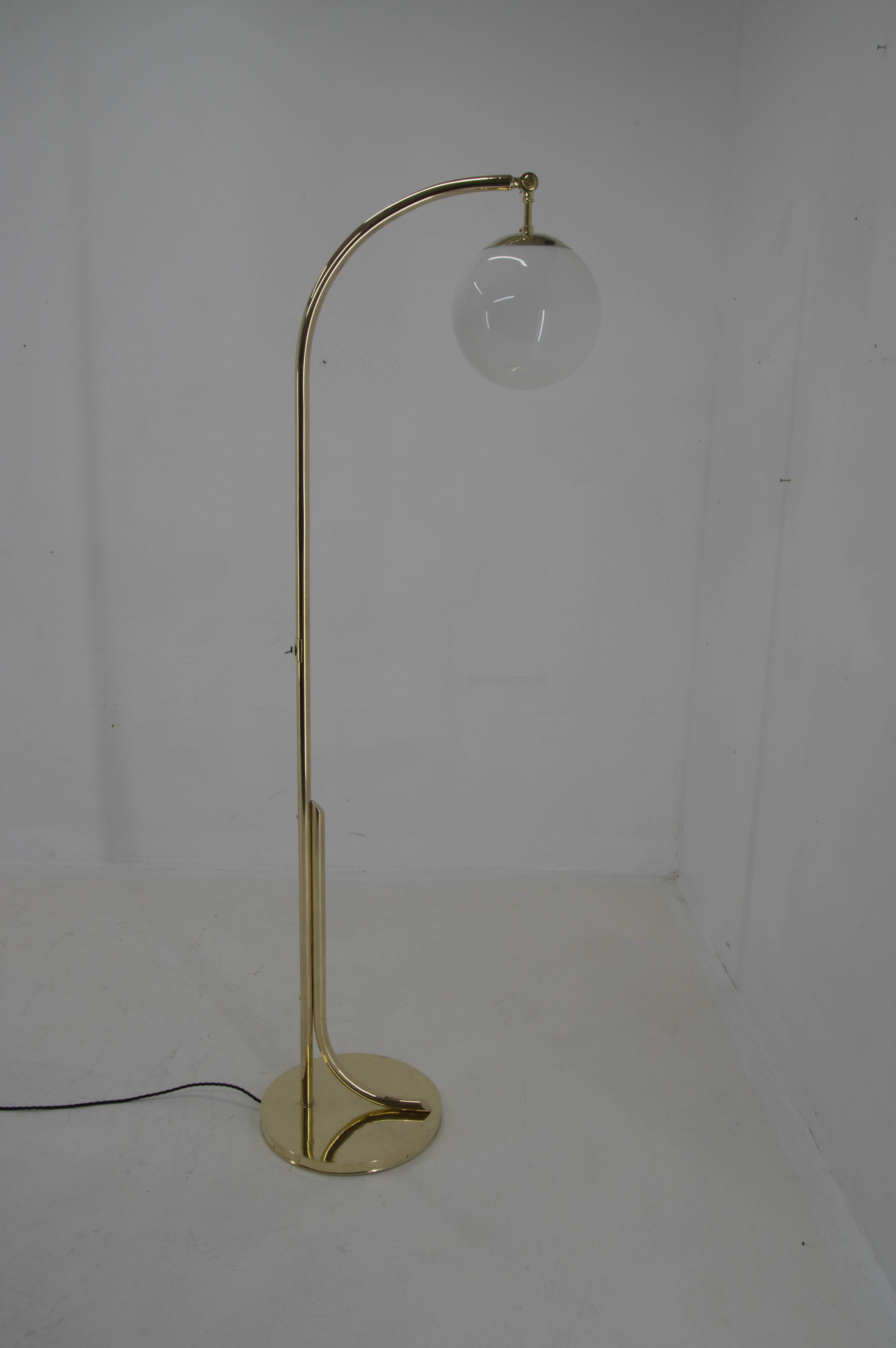 Rare Ar Deco / Functionalist Brass Floor Lamp, 1930s, Restored For Sale 1