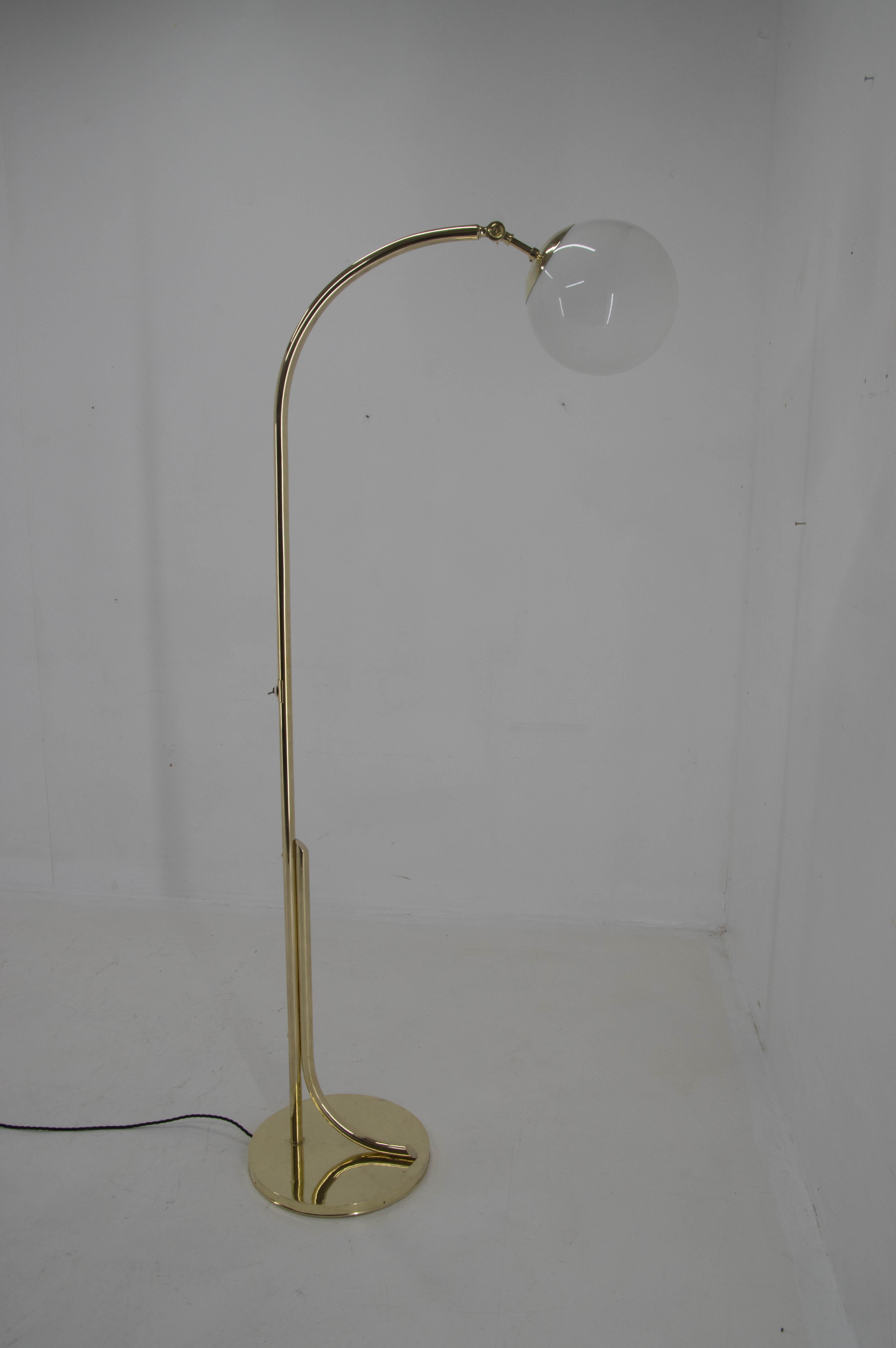 Rare Ar Deco / Functionalist Brass Floor Lamp, 1930s, Restored For Sale 3