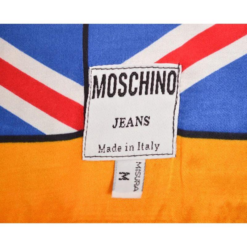 Rare chemise à manches longues Moschino à motif de drapeaux du monde des années 90 en vente 1