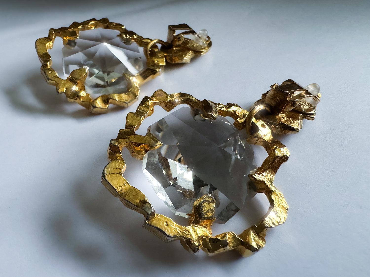 Xavier Duhart, boucles d'oreilles pendantes d'archives rares en cristal, grande déclaration Pour femmes en vente
