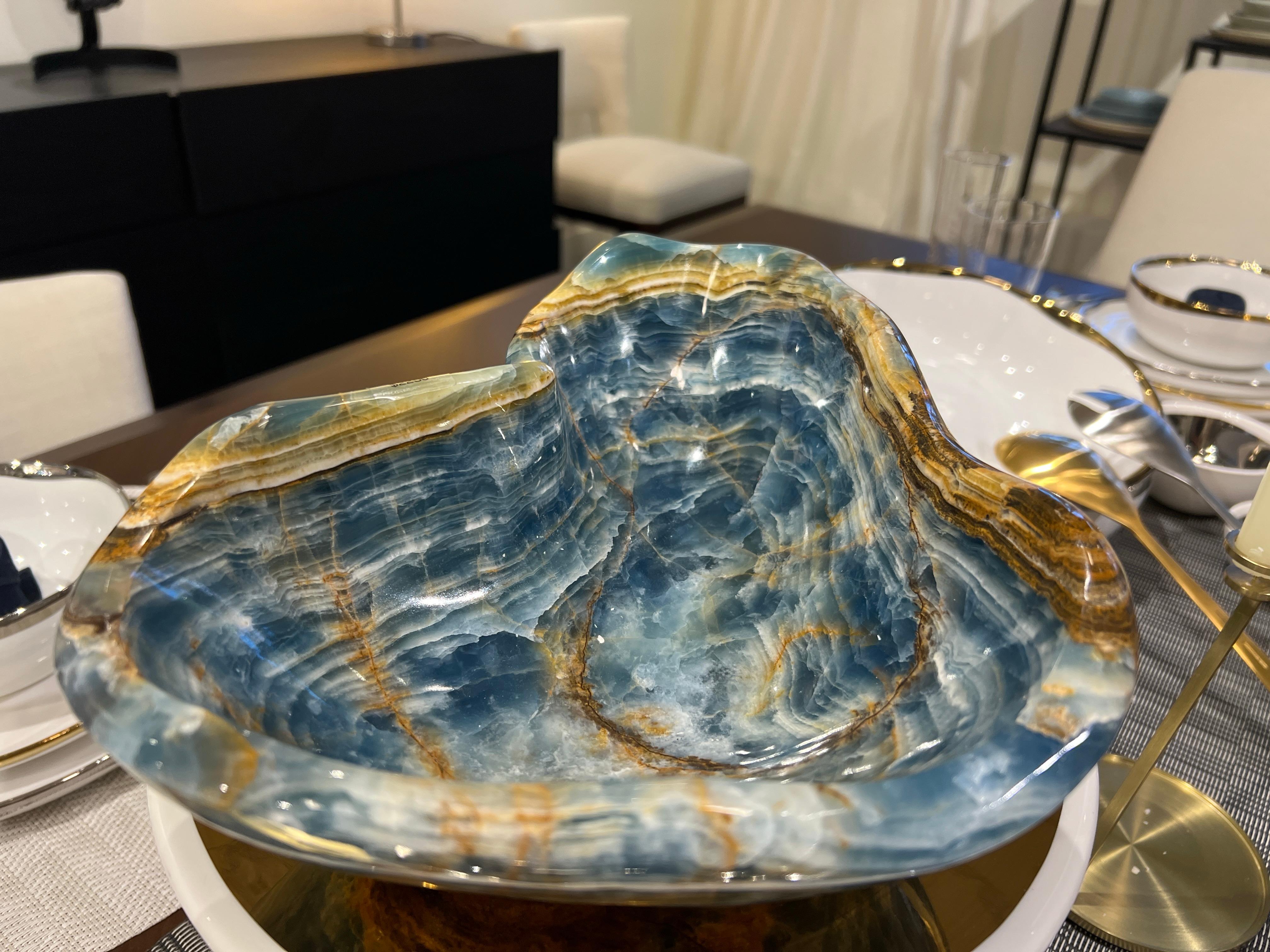 Raro cuenco decorativo argentino de ónice azul brillante natural Argentino en venta